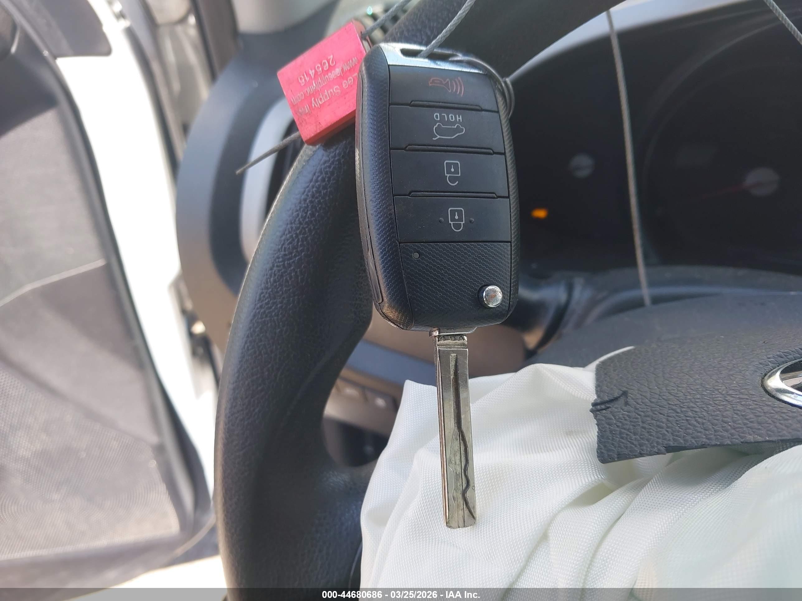 KIA SPORTAGE image 11