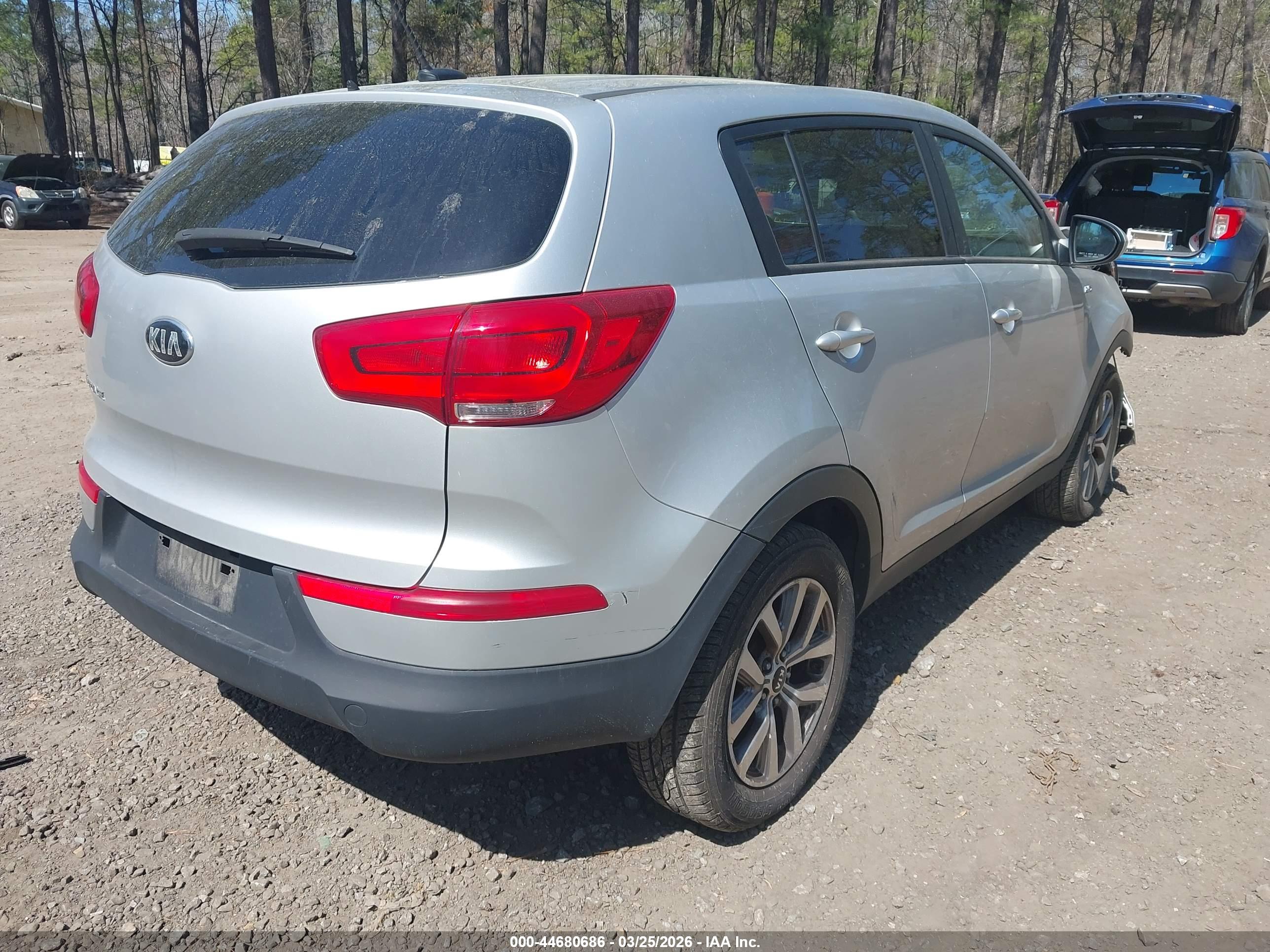 KIA SPORTAGE image 4