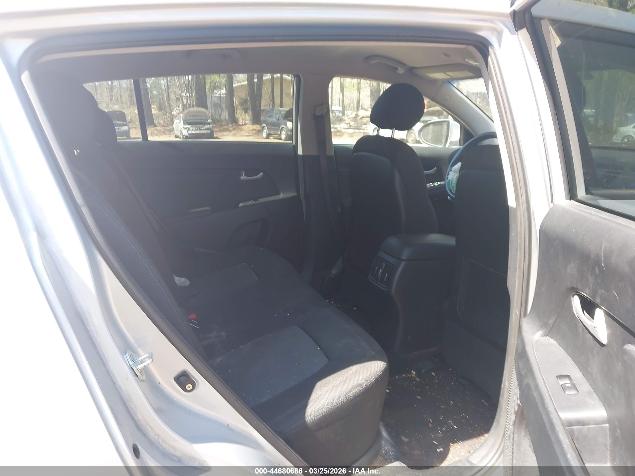KIA SPORTAGE image 8