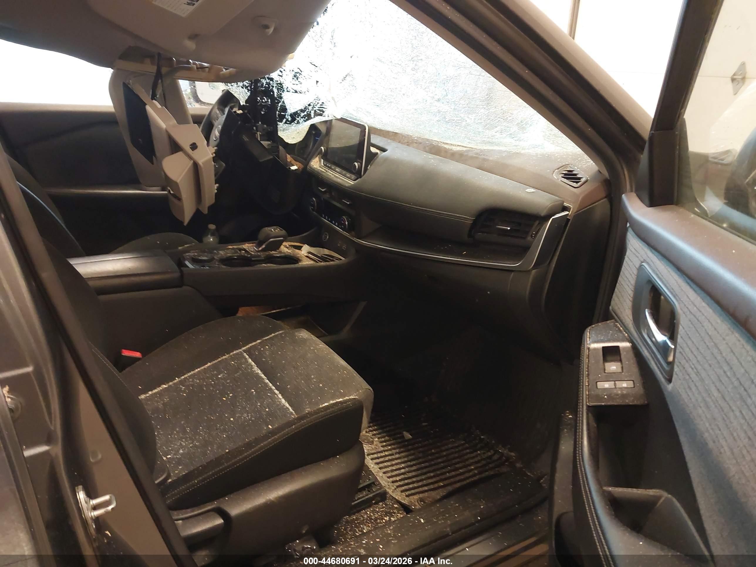 NISSAN ROGUE image 5
