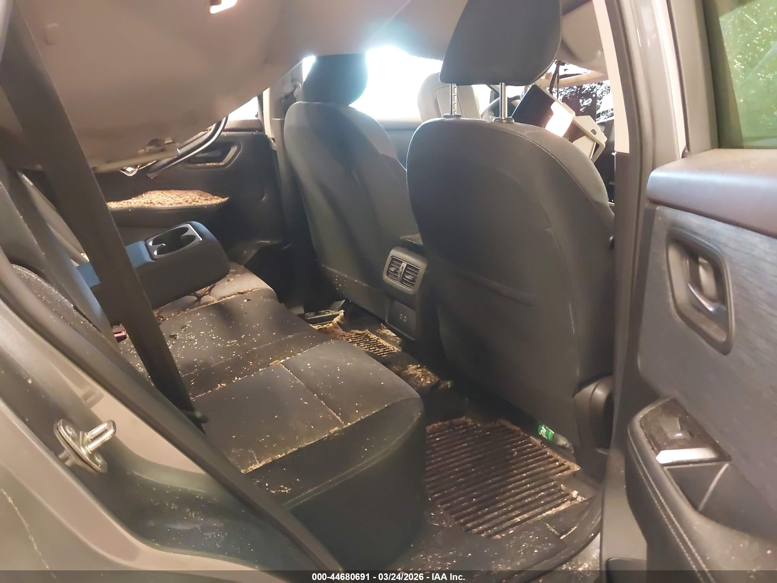 NISSAN ROGUE image 8