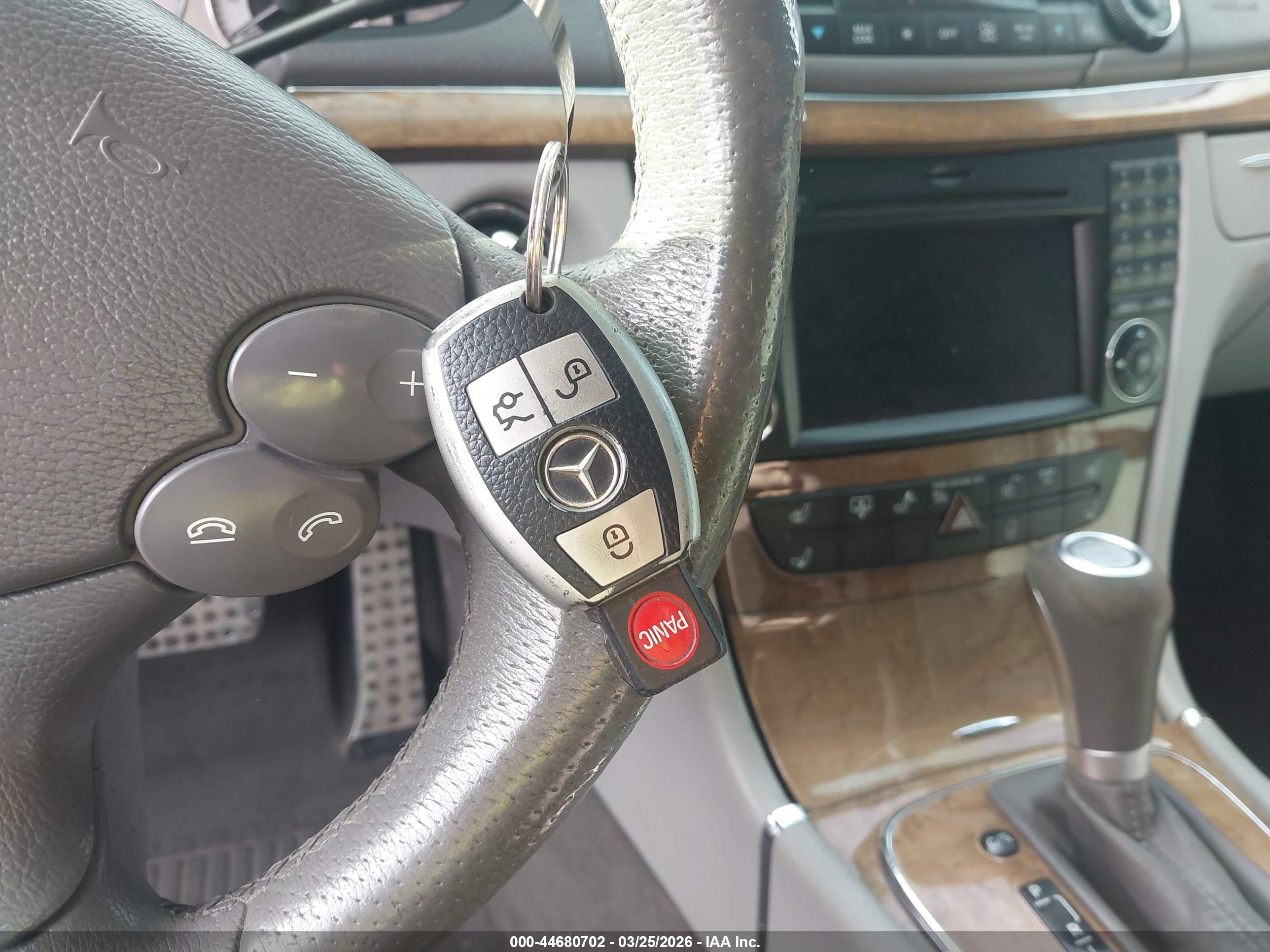 MERCEDES-BENZ E image 11
