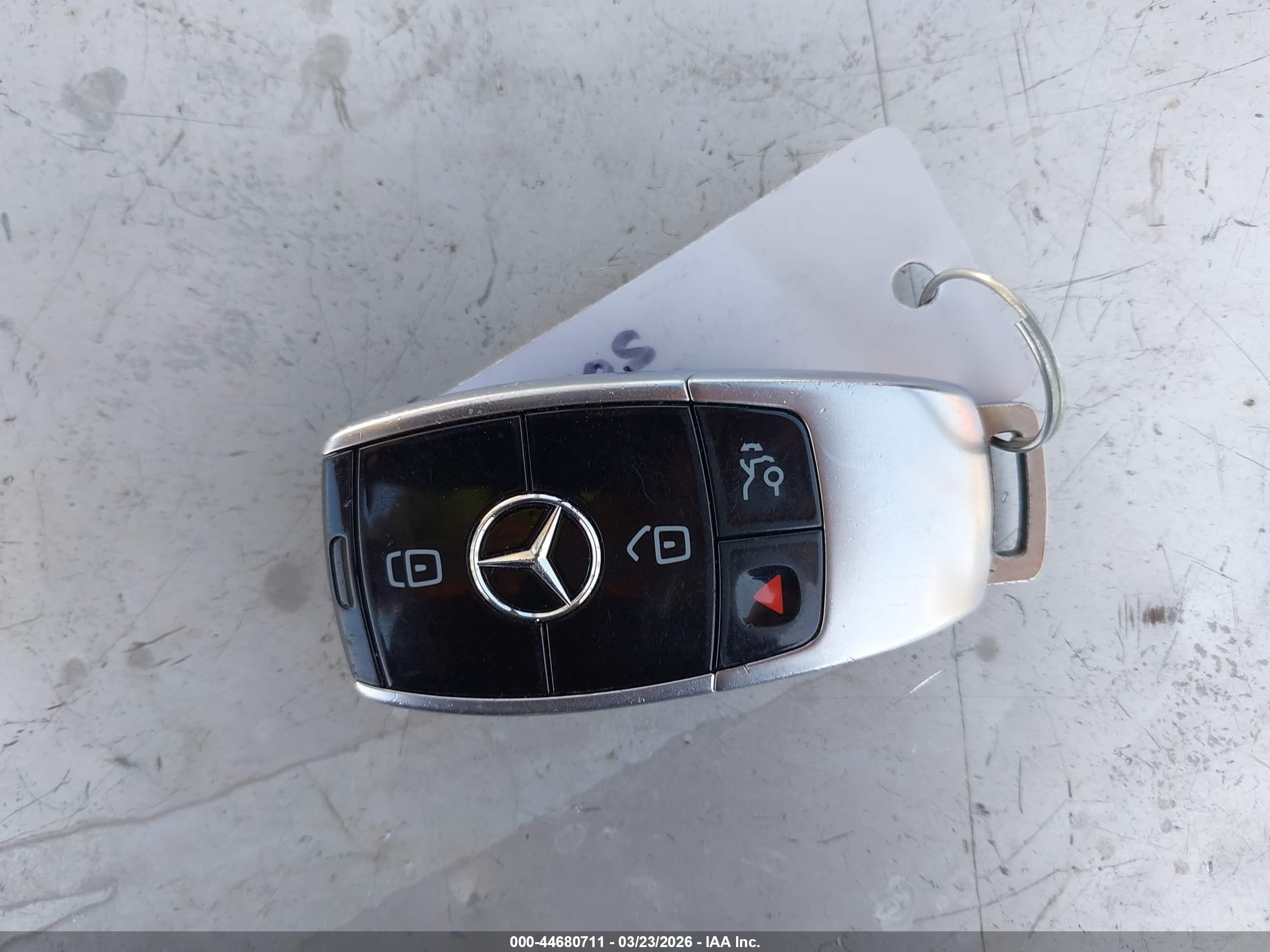 MERCEDES-BENZ E image 11