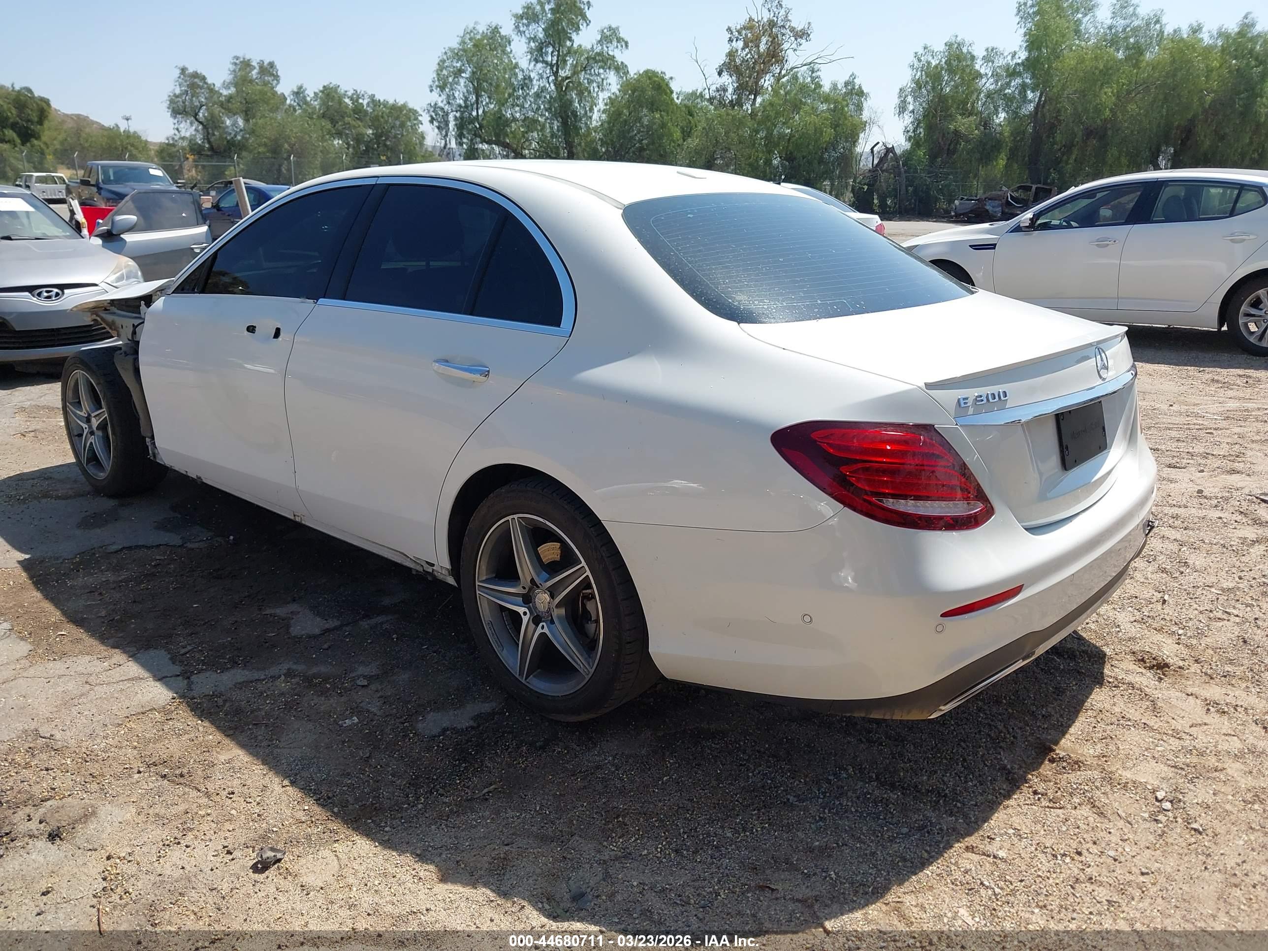 MERCEDES-BENZ E image 3