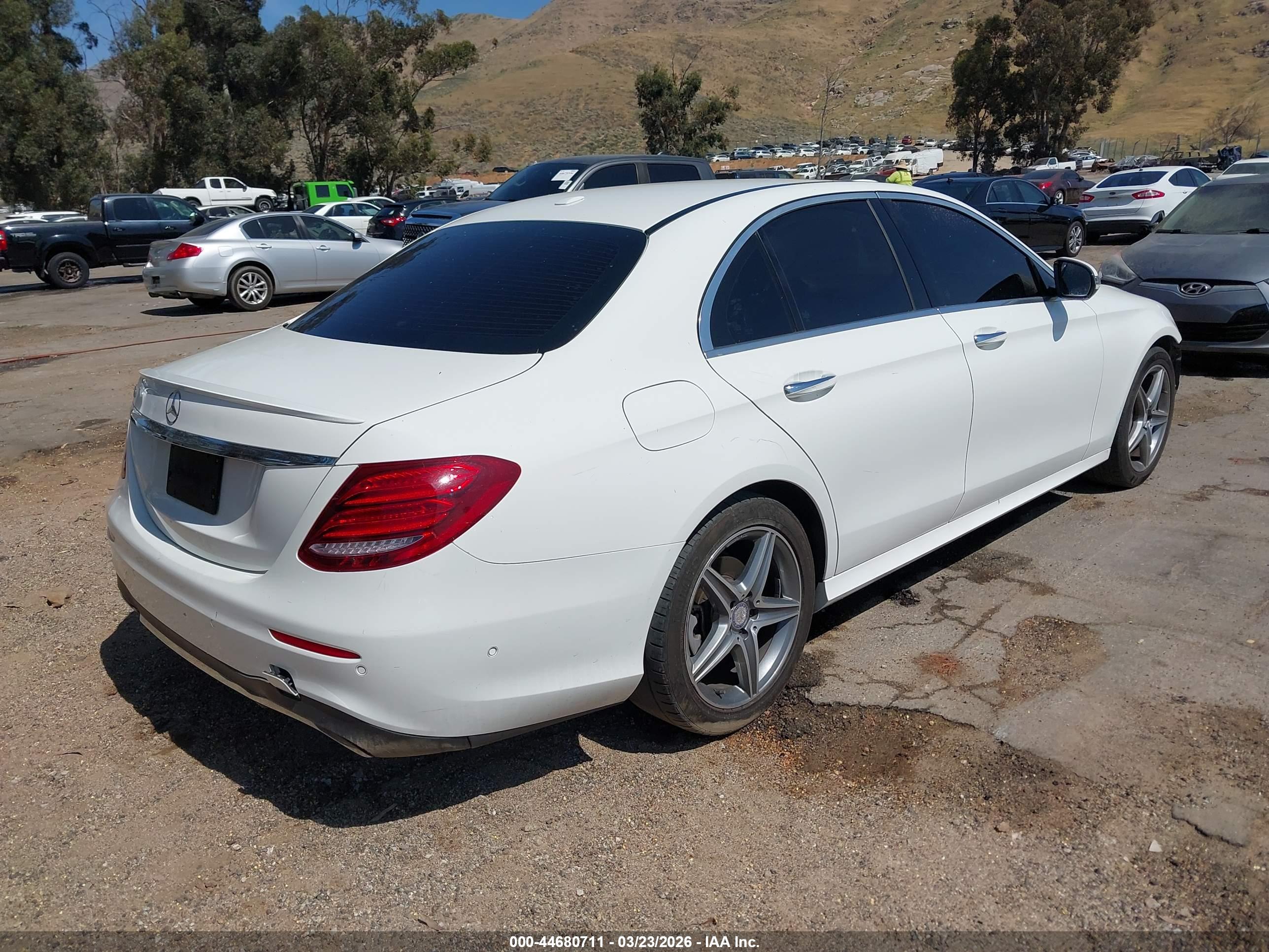 MERCEDES-BENZ E image 4