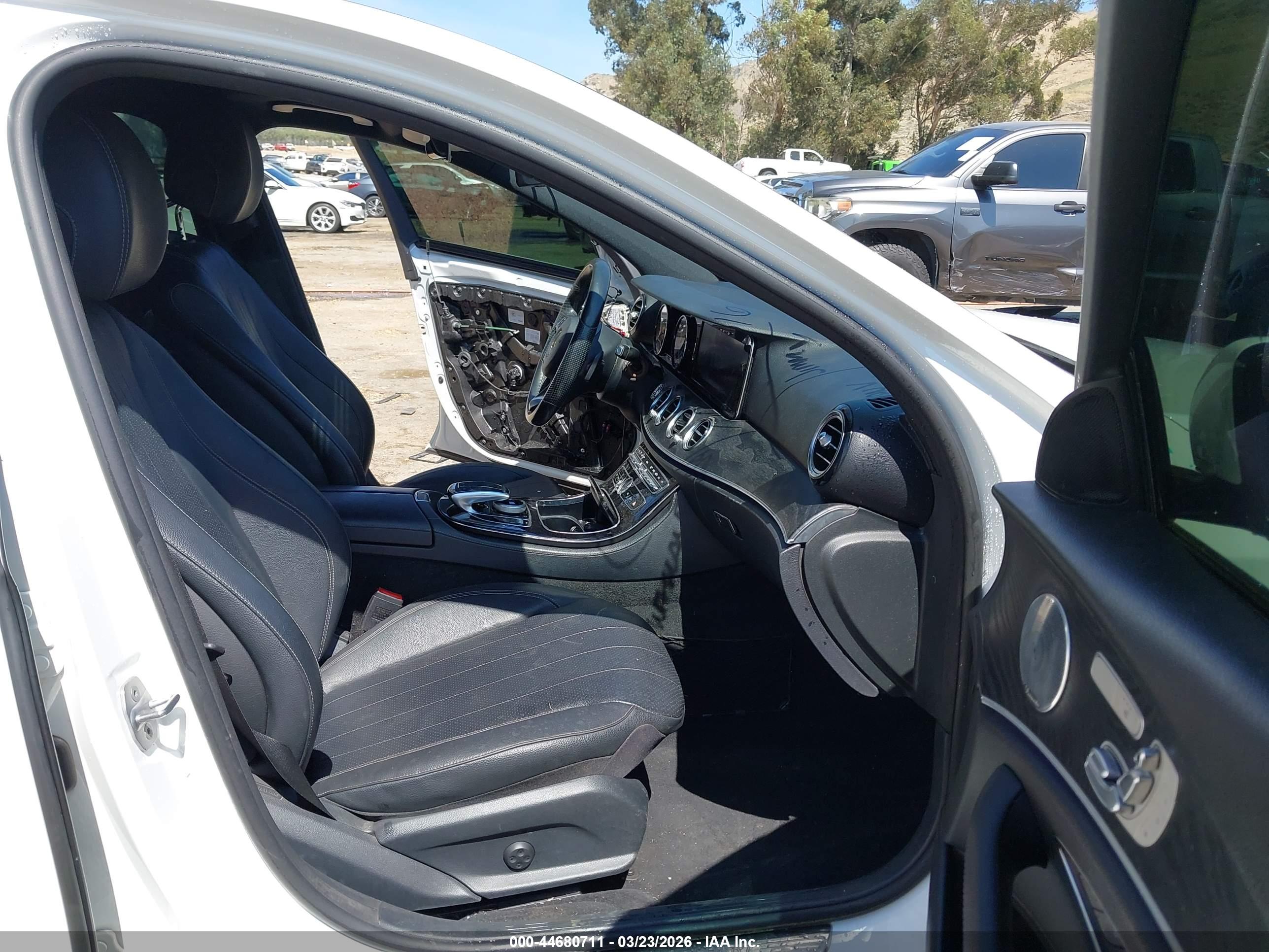 MERCEDES-BENZ E image 5