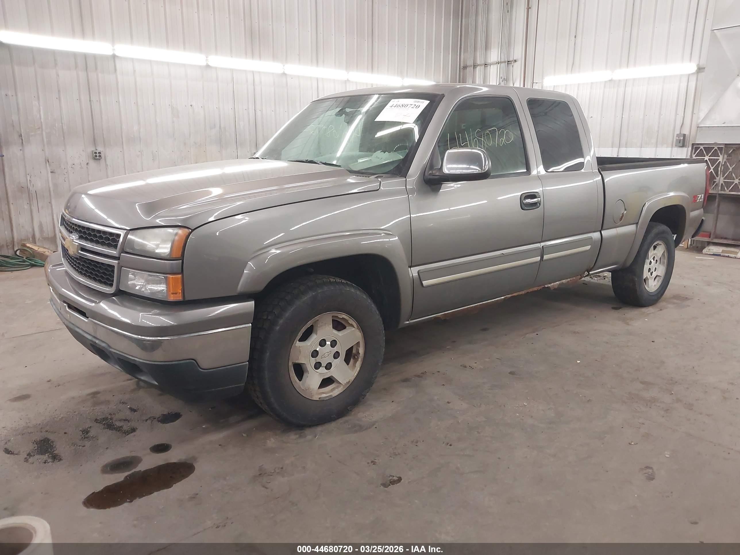 CHEVROLET SILVERADO image 2