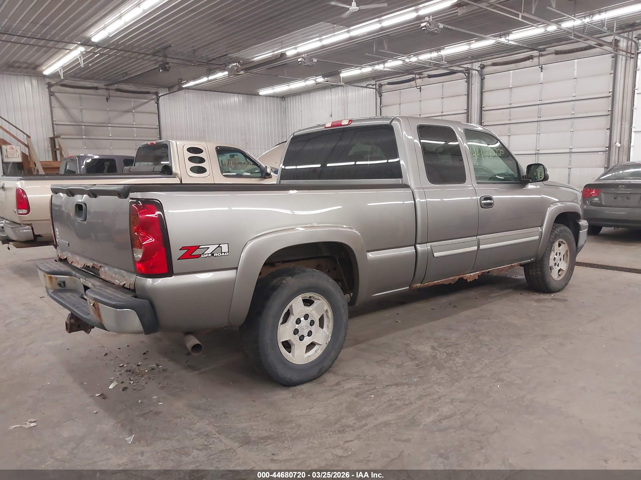 CHEVROLET SILVERADO image 4