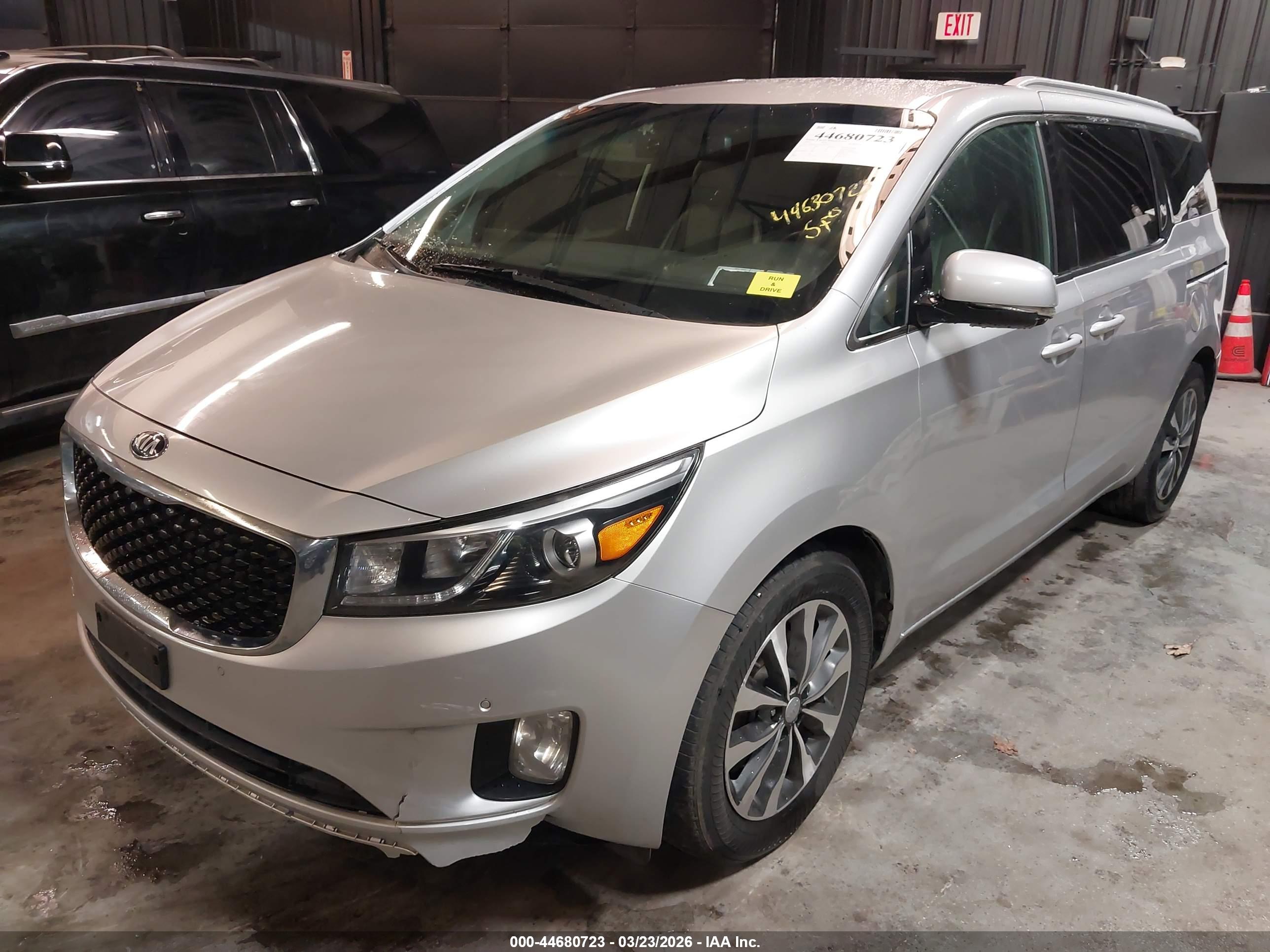 KIA SEDONA image 2