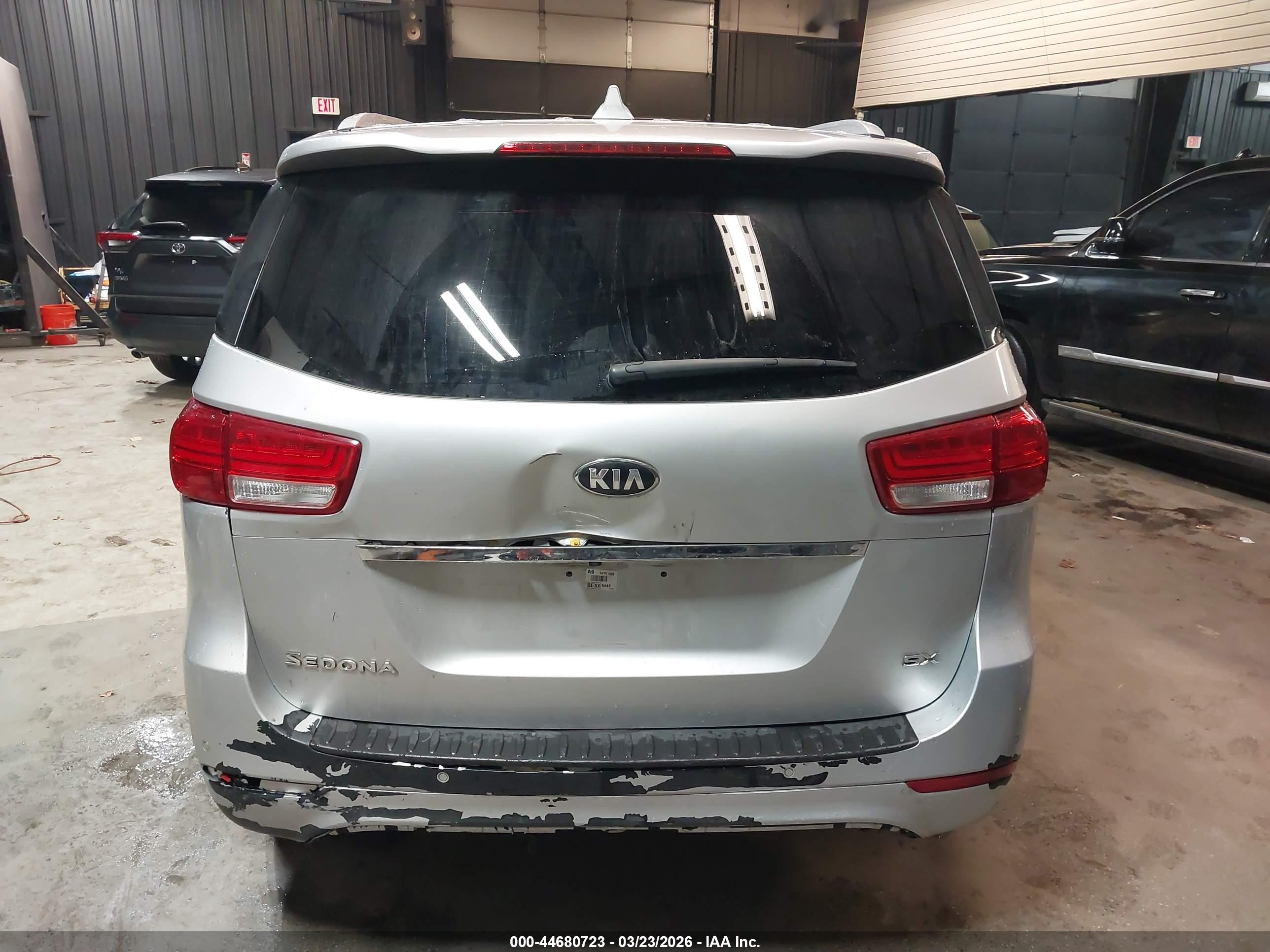 KIA SEDONA image 6