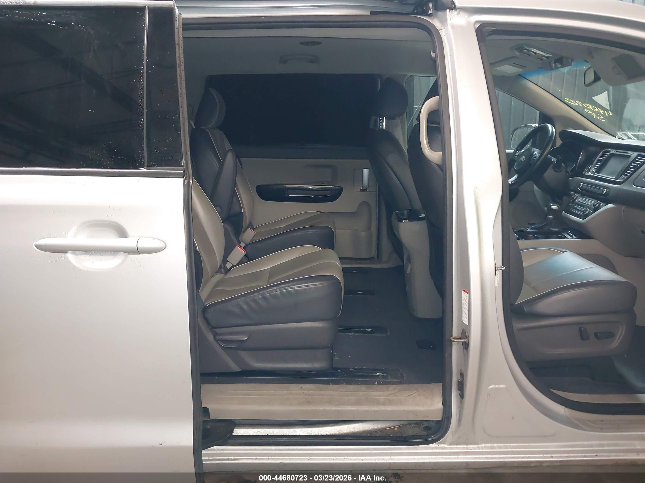 KIA SEDONA image 8