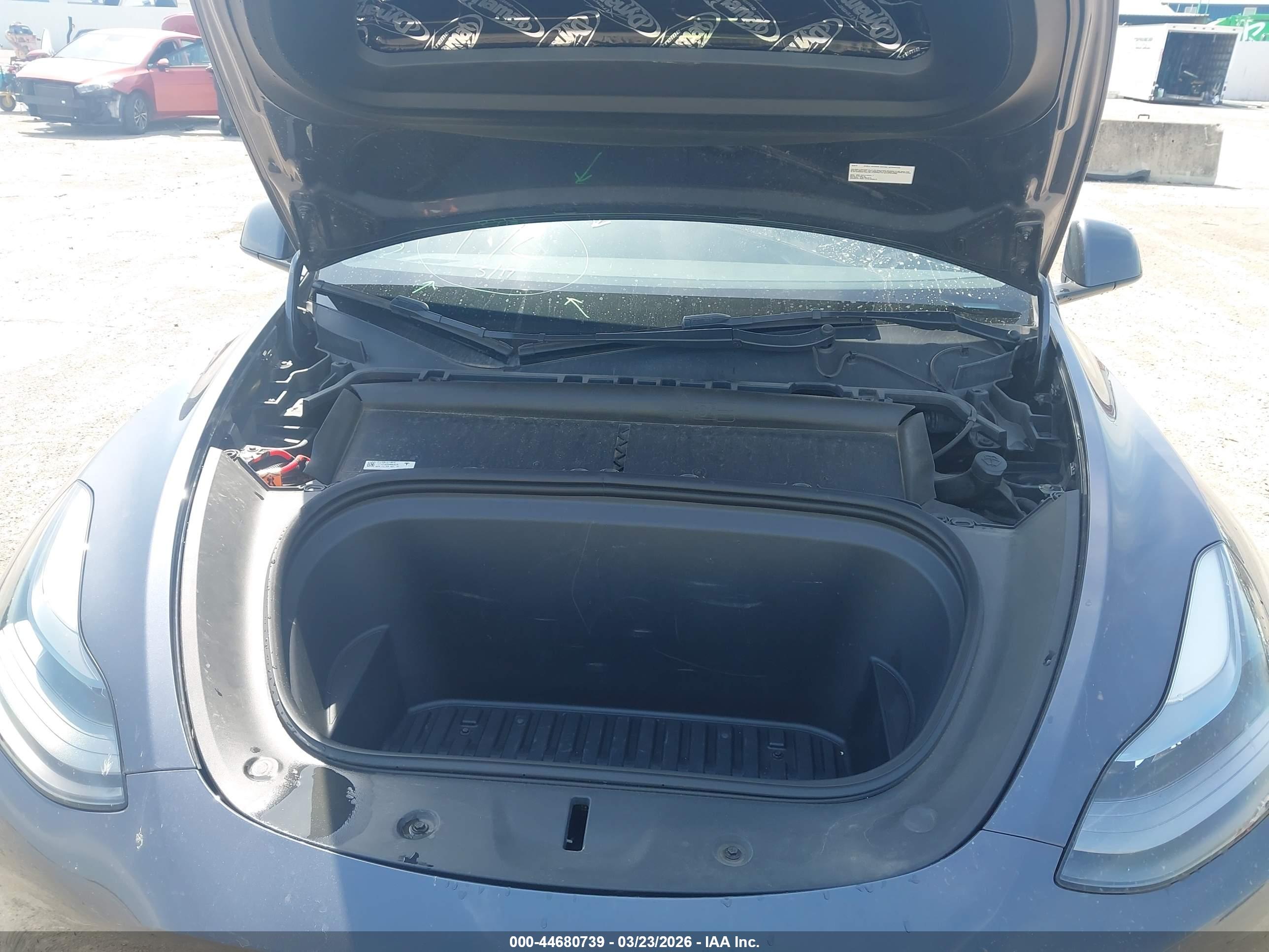 TESLA MODEL image 10