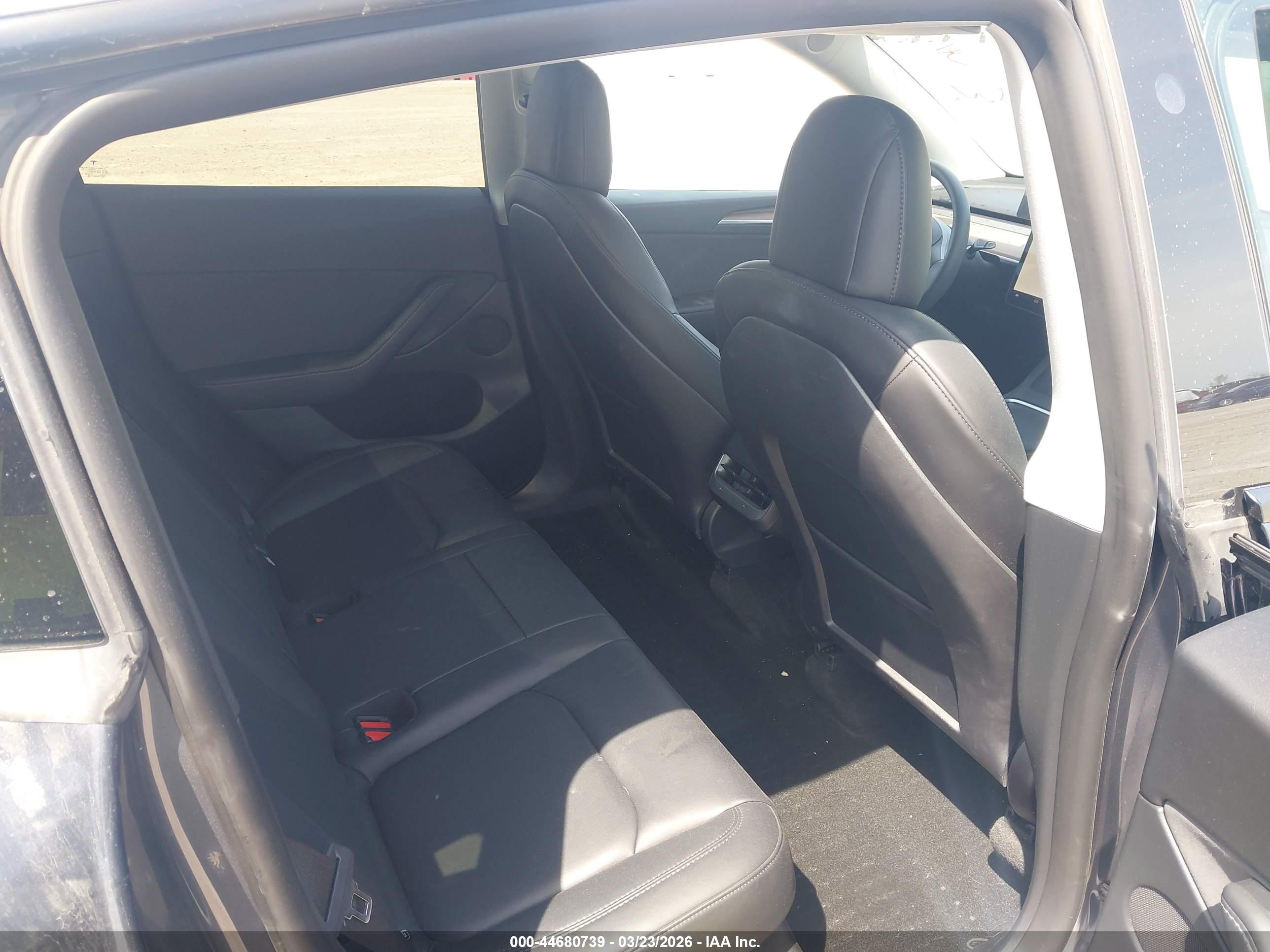 TESLA MODEL image 8