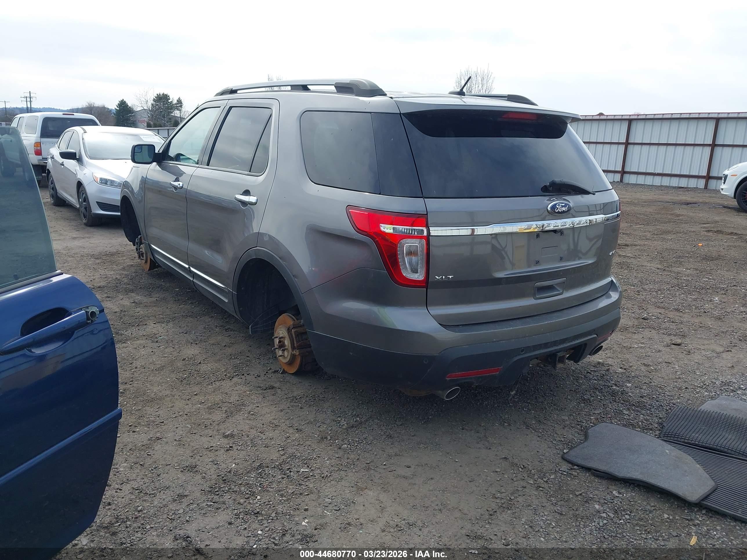 FORD EXPLORER image 3