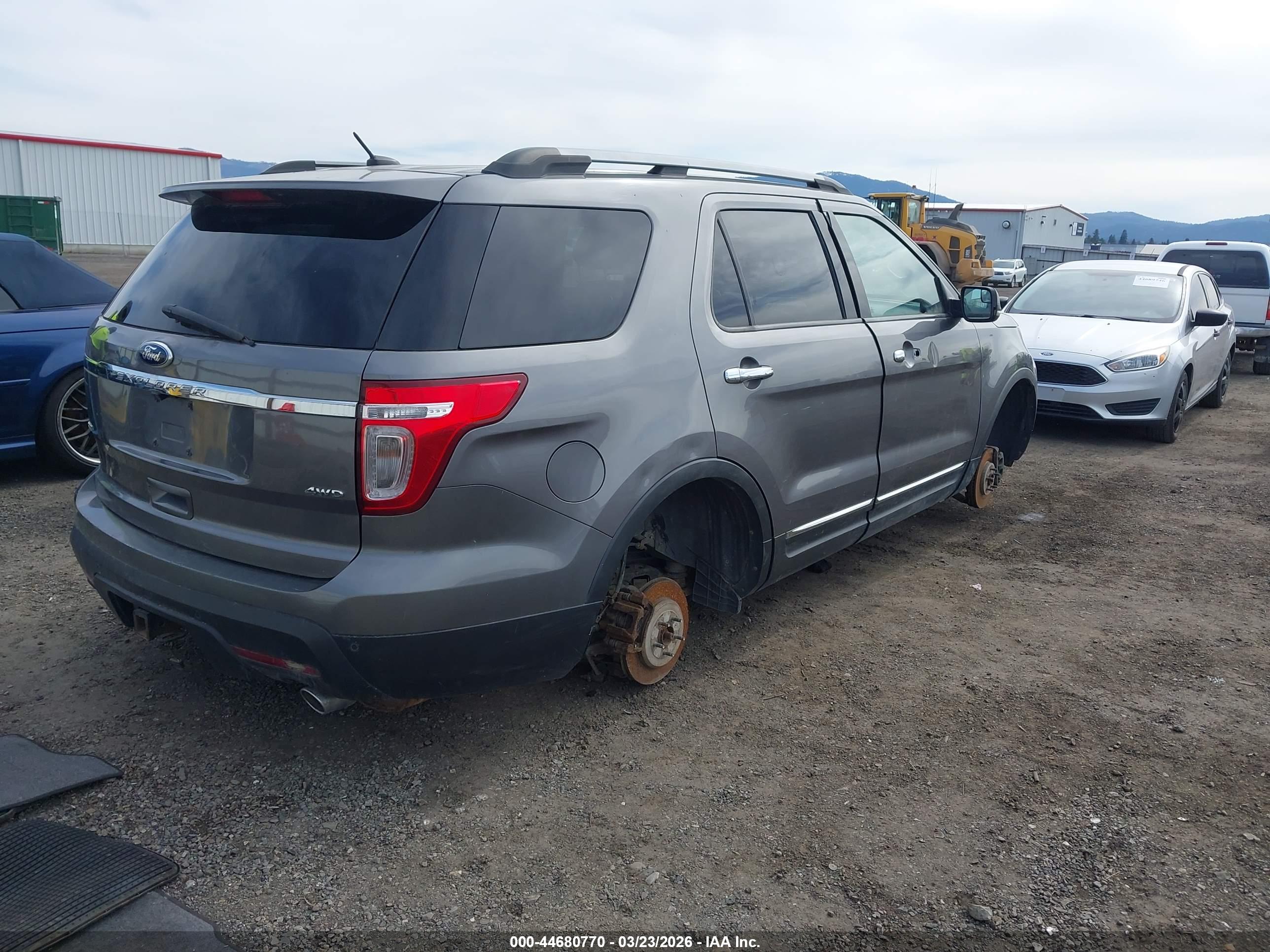 FORD EXPLORER image 4