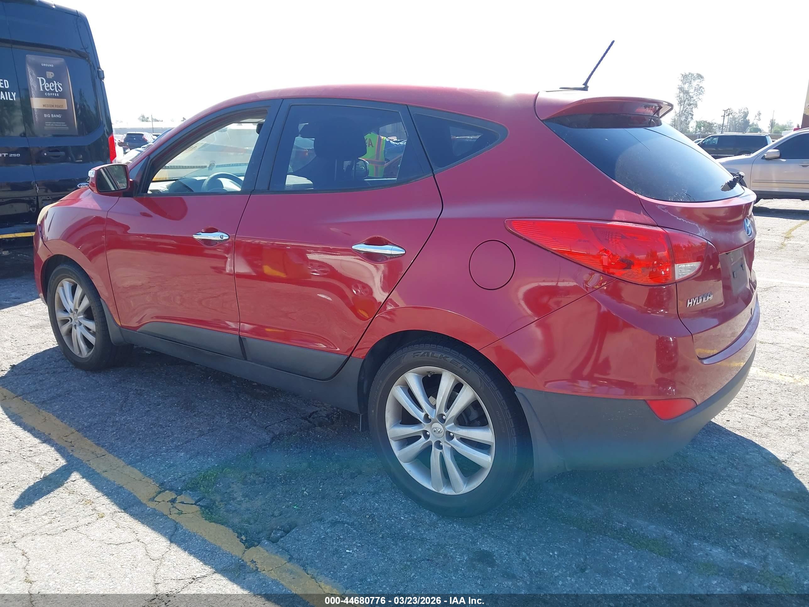 HYUNDAI TUCSON image 3
