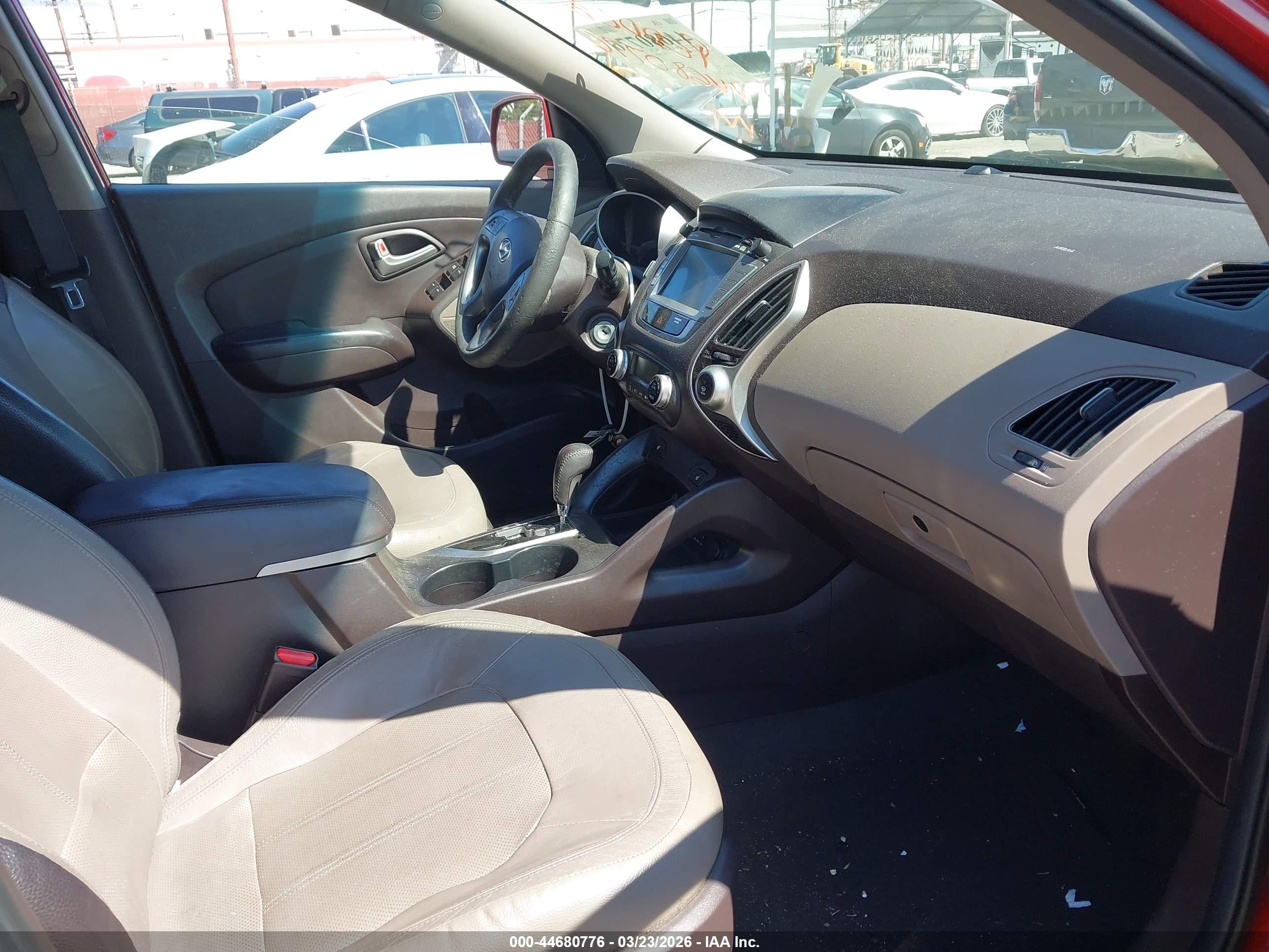 HYUNDAI TUCSON image 5