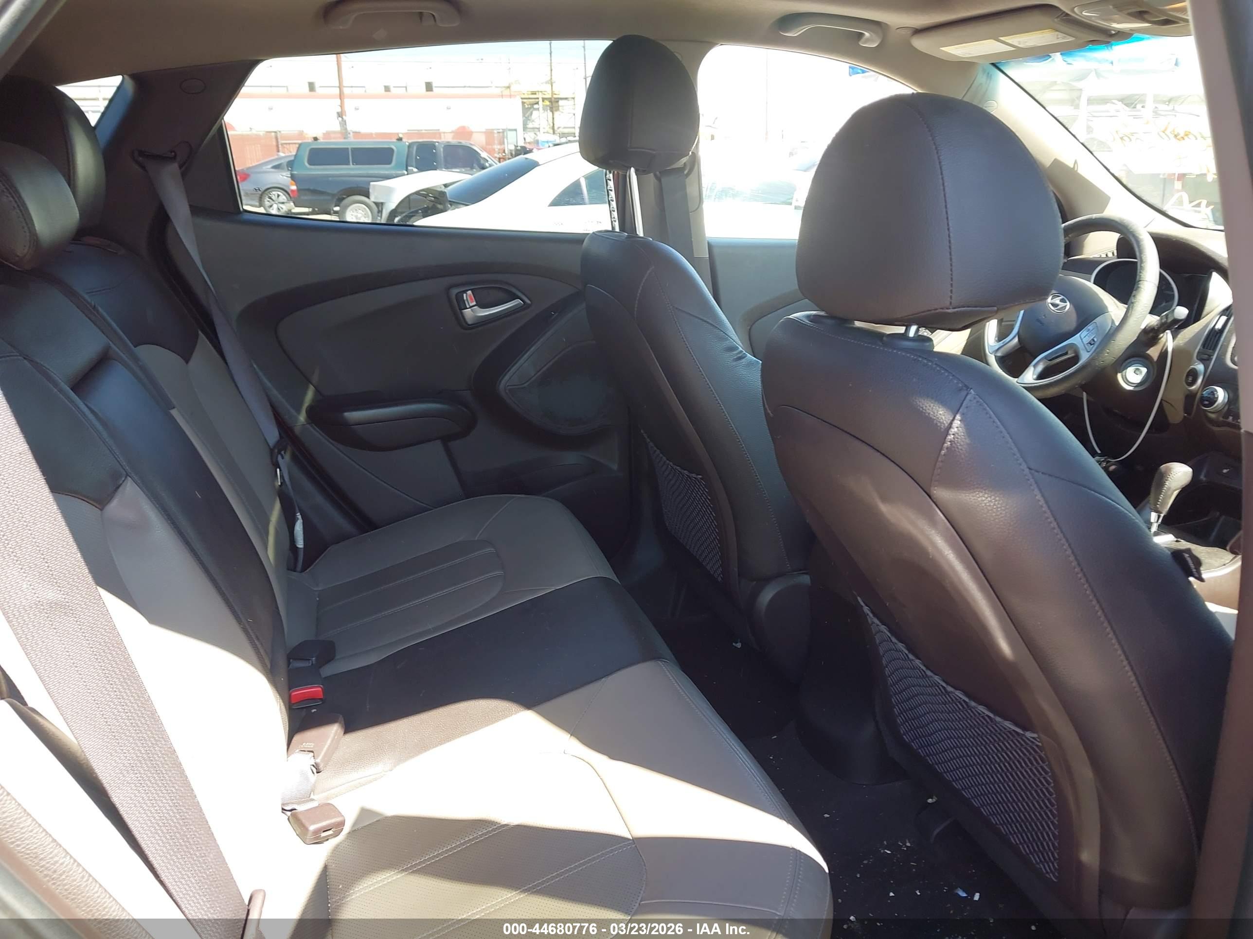 HYUNDAI TUCSON image 8