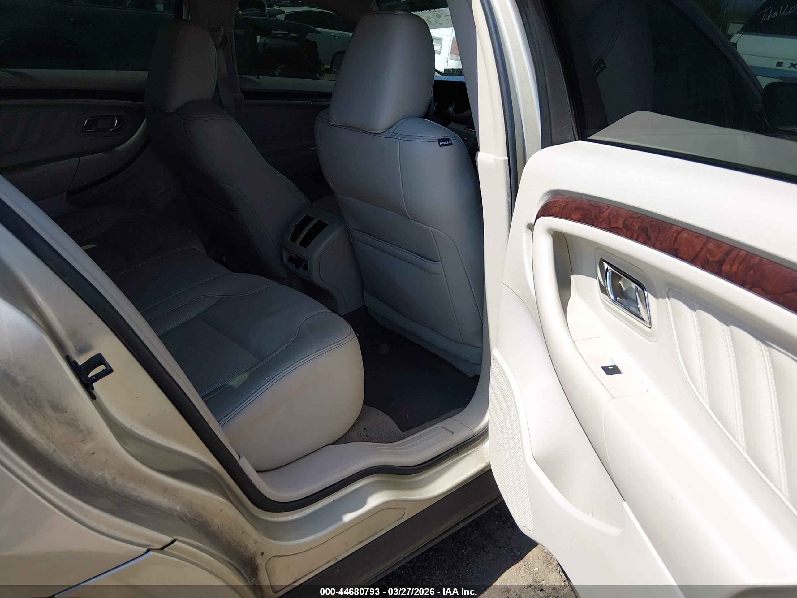 FORD TAURUS image 8