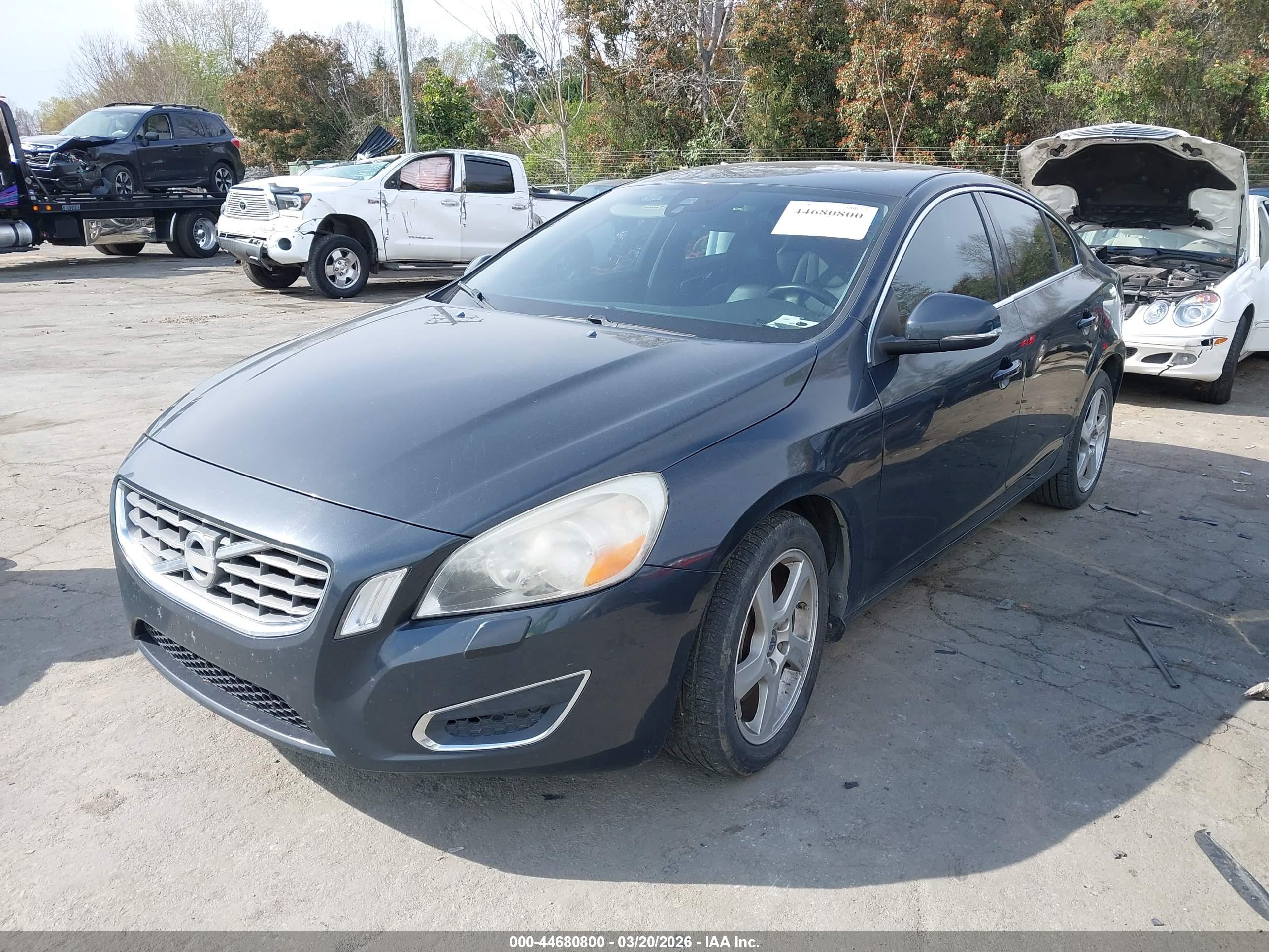 VOLVO S60 image 2