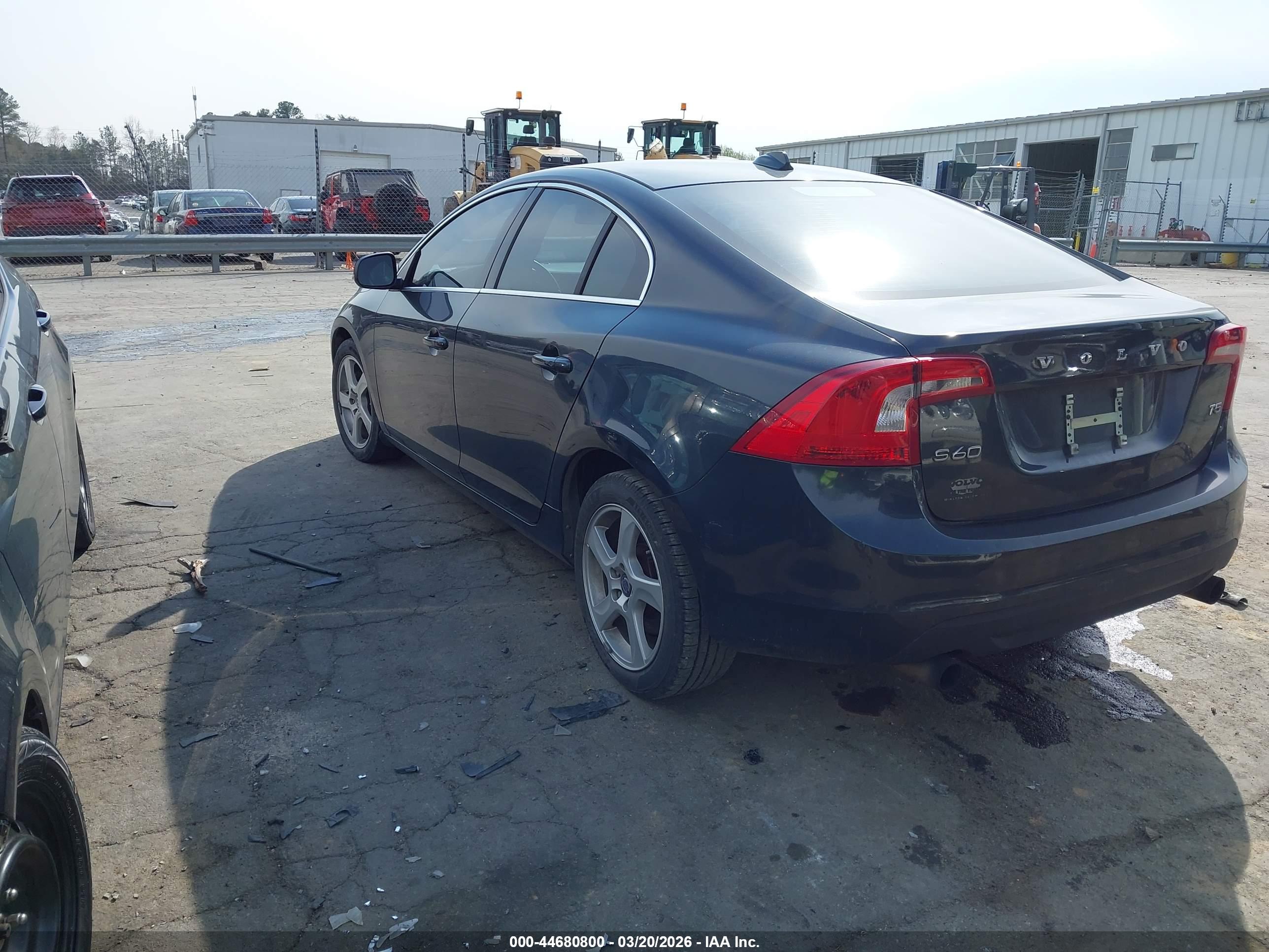 VOLVO S60 image 3