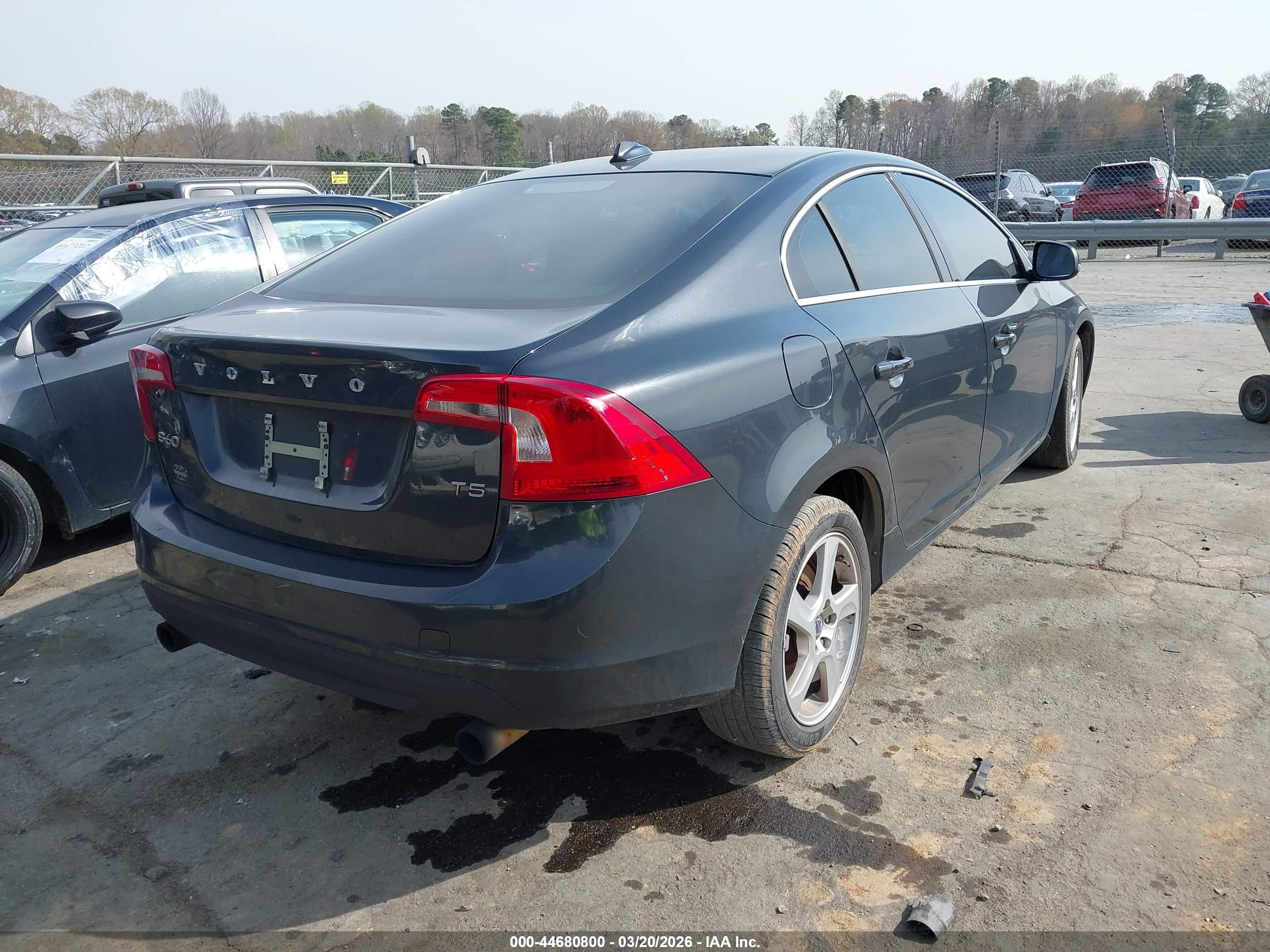 VOLVO S60 image 4