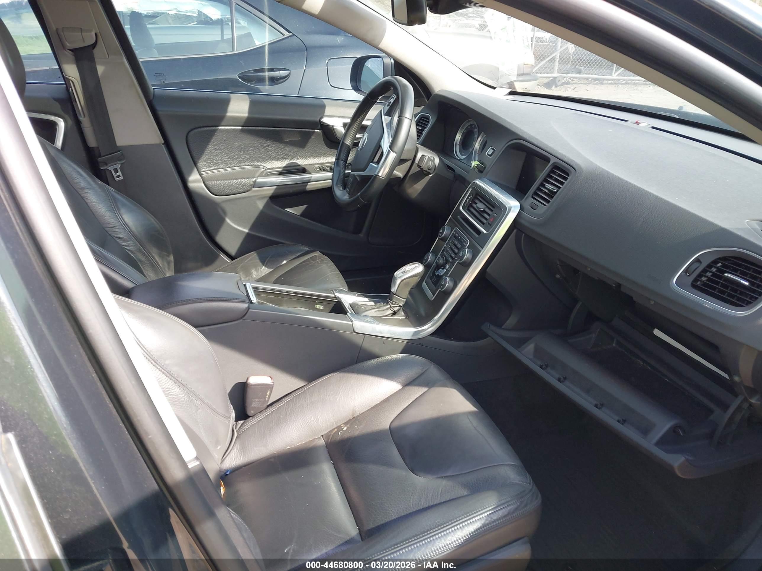 VOLVO S60 image 5