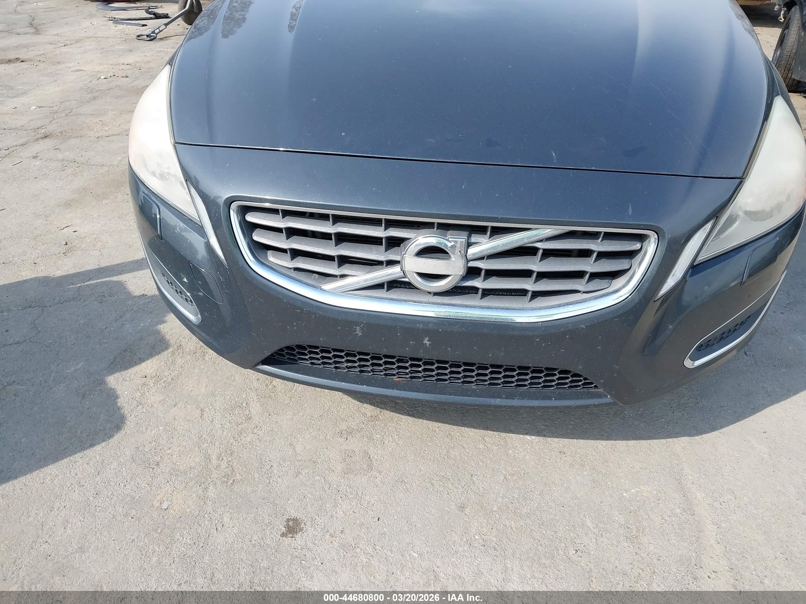 VOLVO S60 image 6
