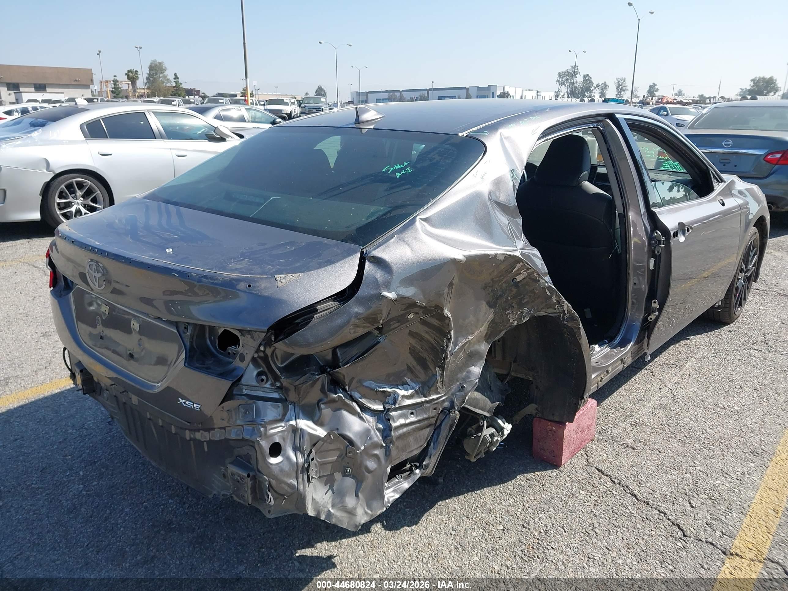 TOYOTA CAMRY image 4