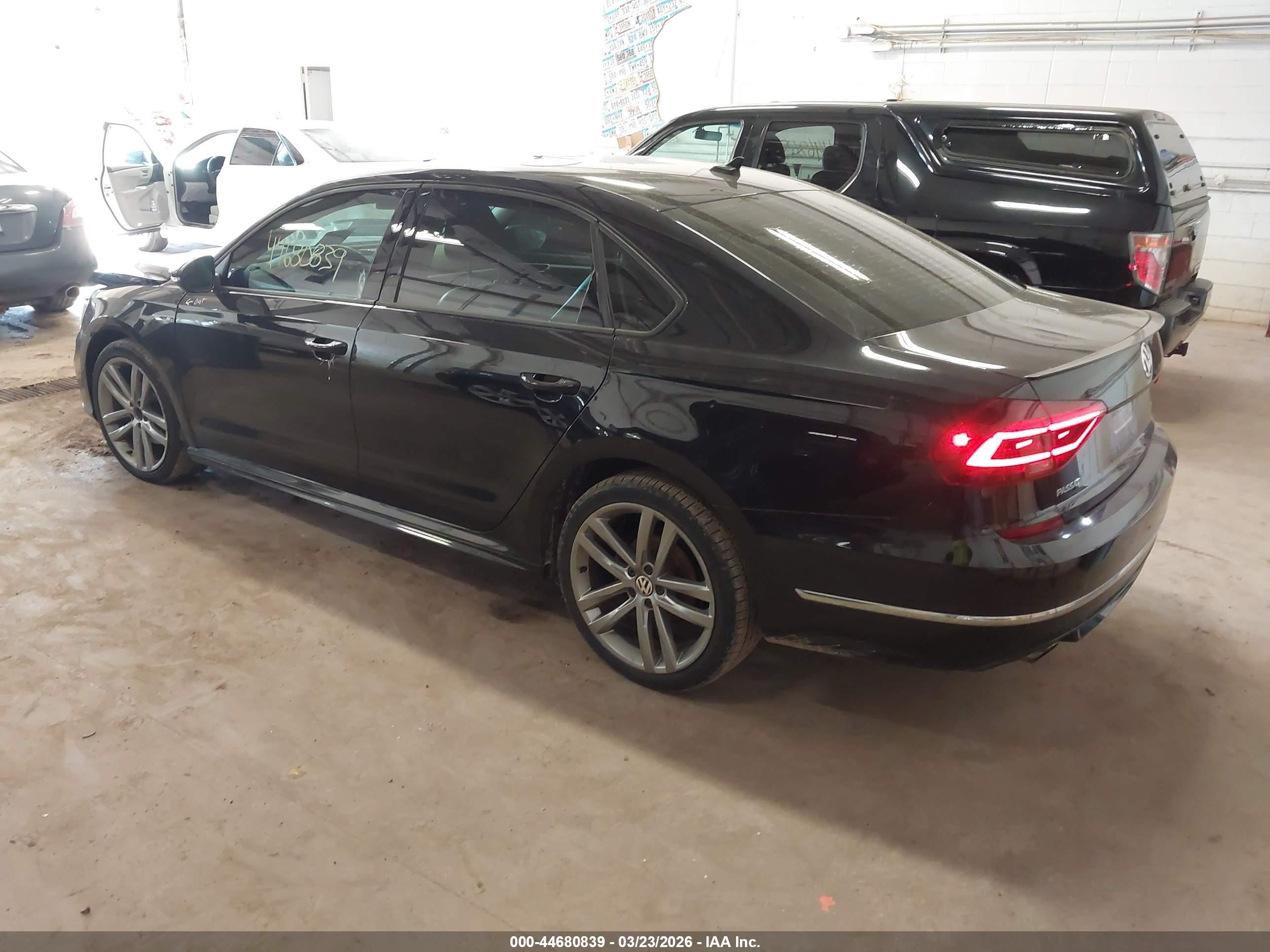 VOLKSWAGEN PASSAT image 3