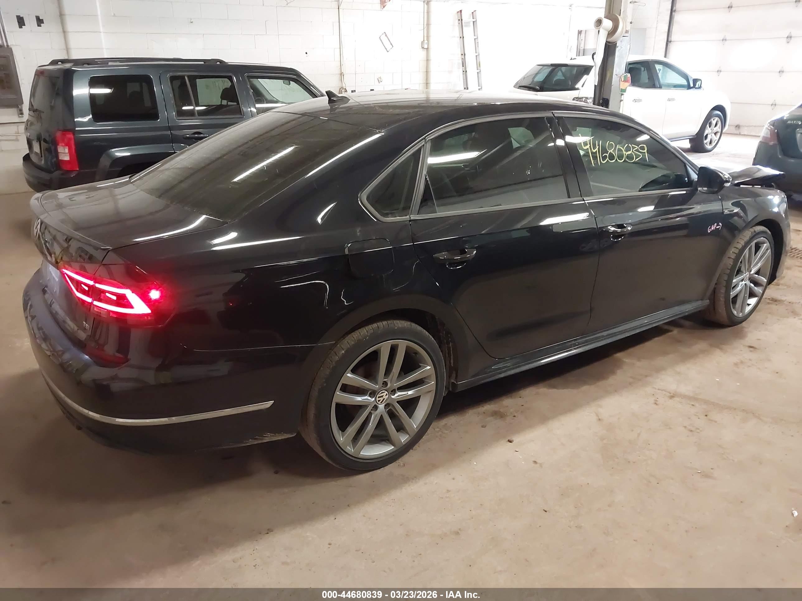 VOLKSWAGEN PASSAT image 4