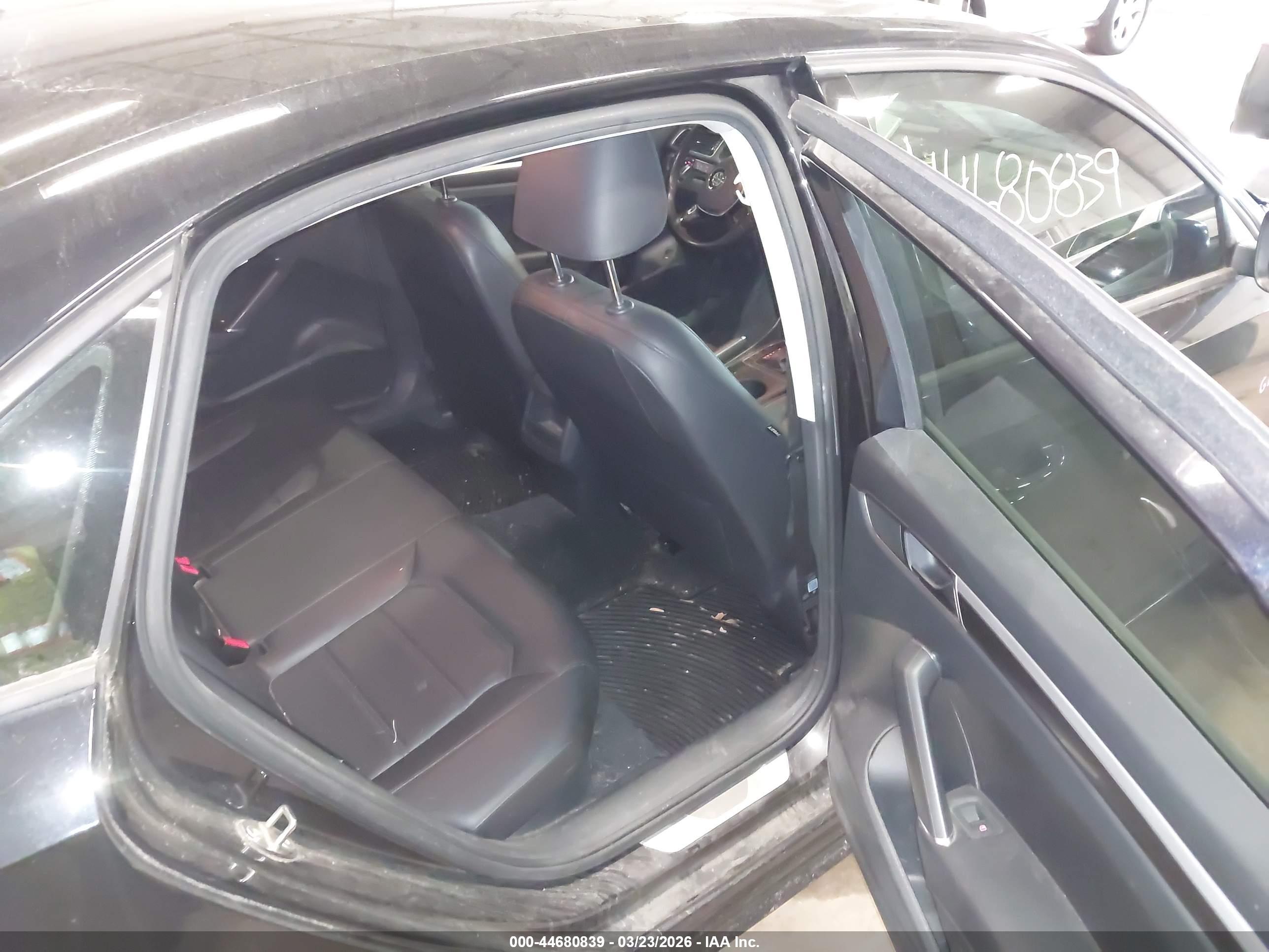VOLKSWAGEN PASSAT image 8