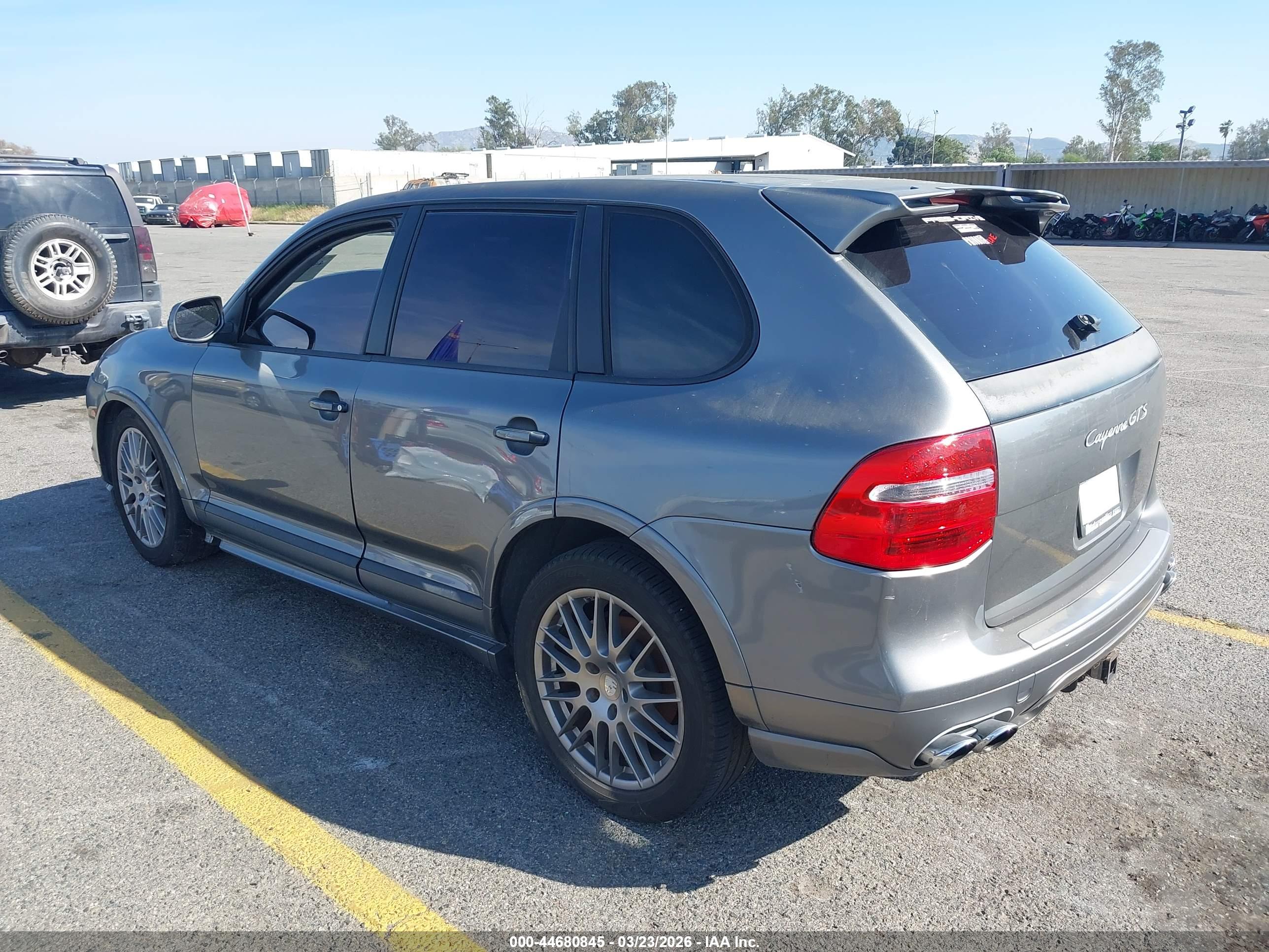 PORSCHE CAYENNE image 3