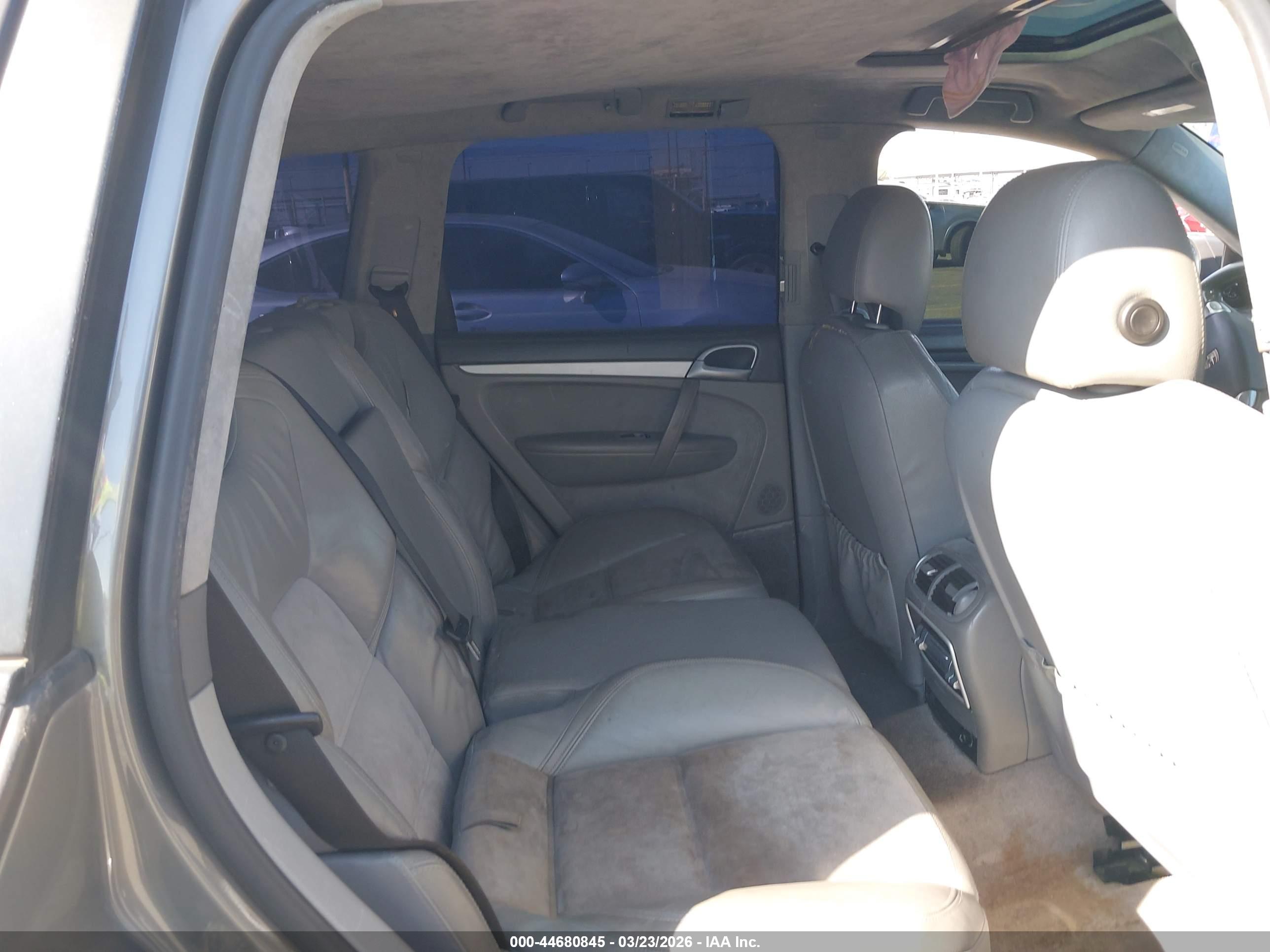 PORSCHE CAYENNE image 8