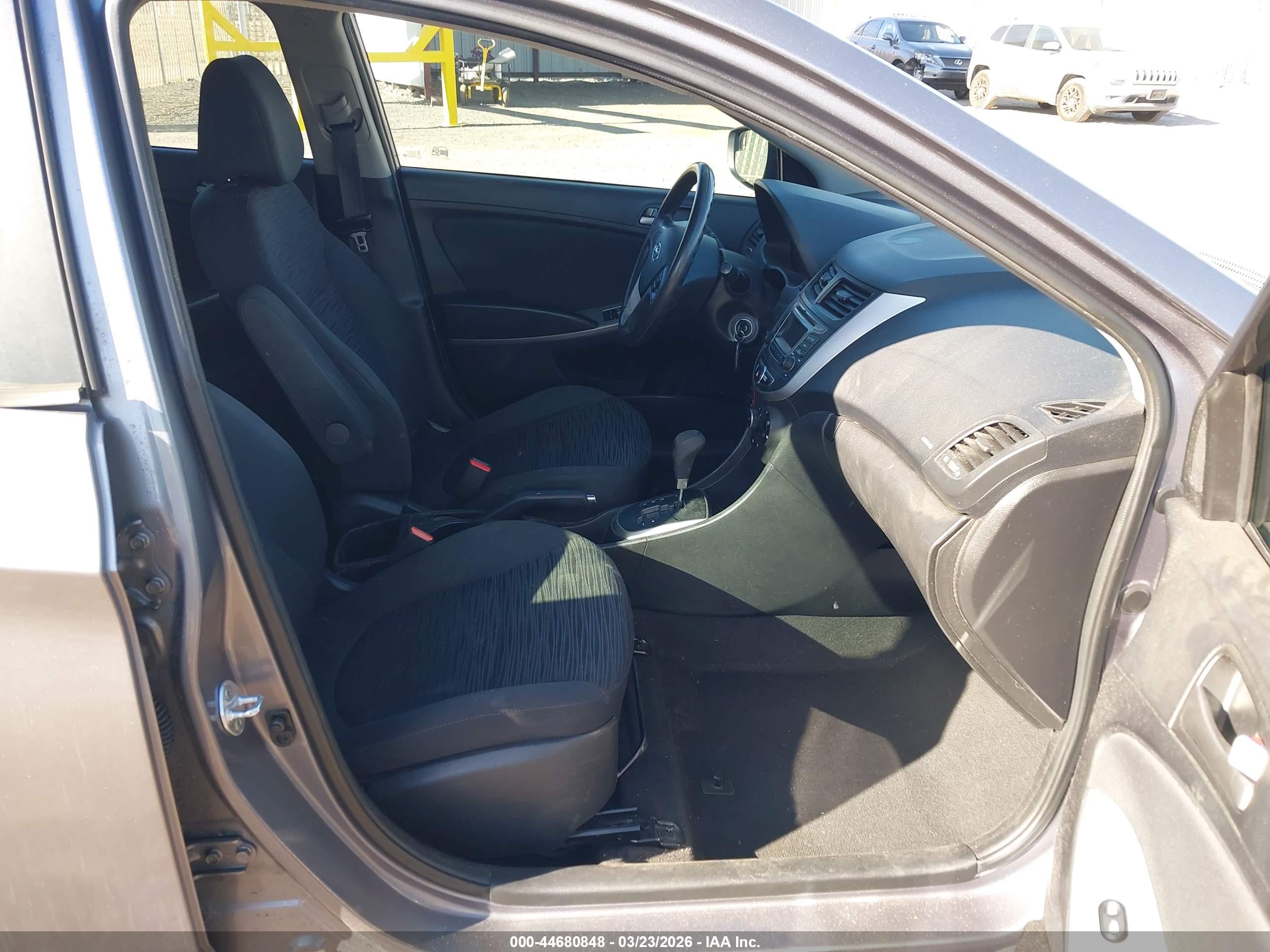 HYUNDAI ACCENT image 5