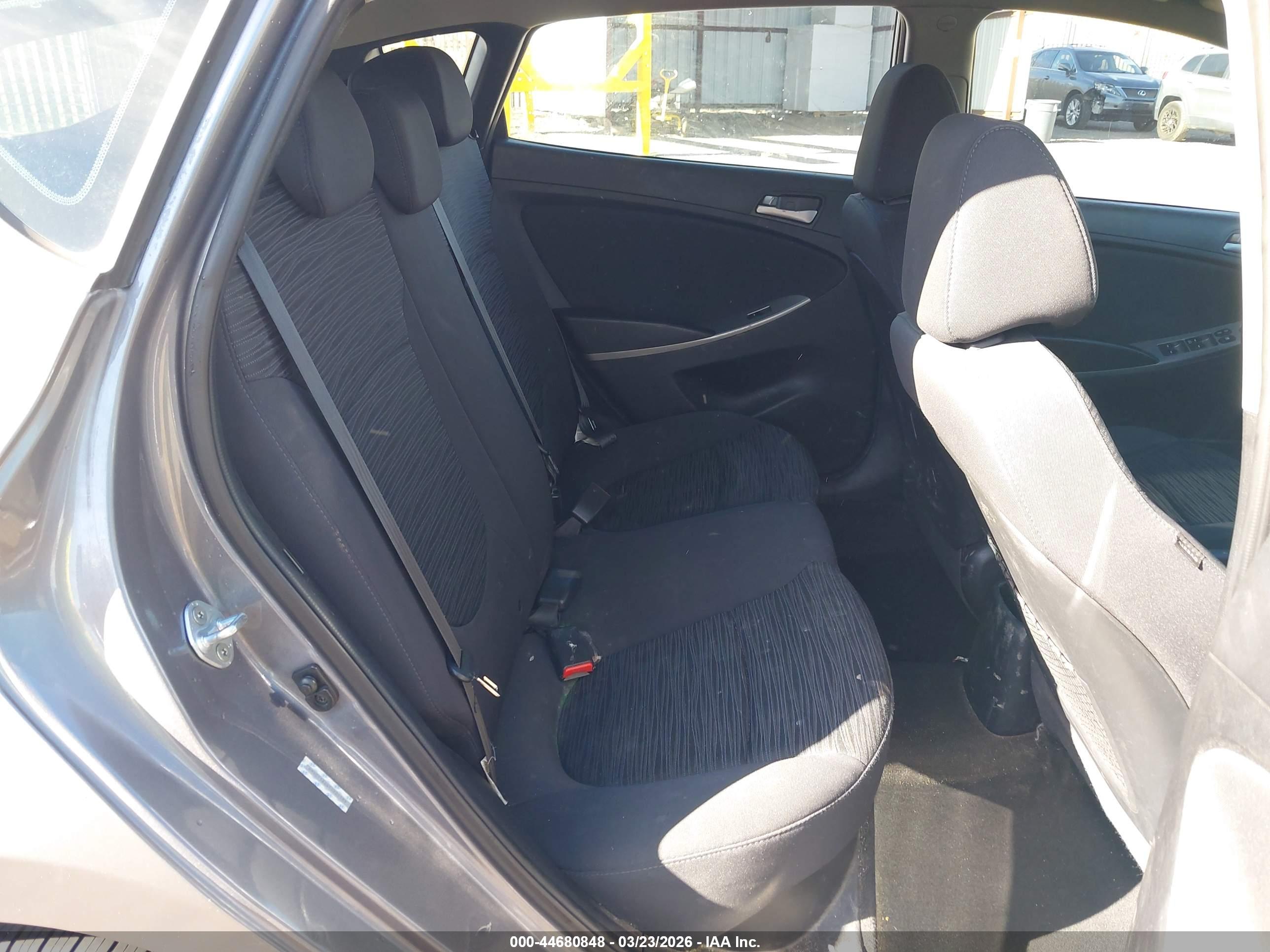 HYUNDAI ACCENT image 8