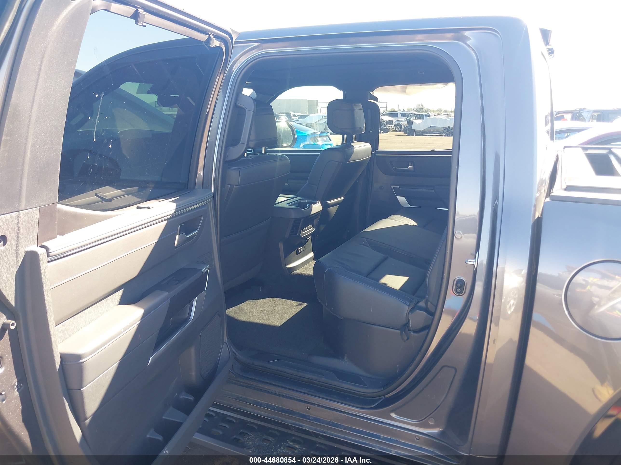 TOYOTA TUNDRA image 8