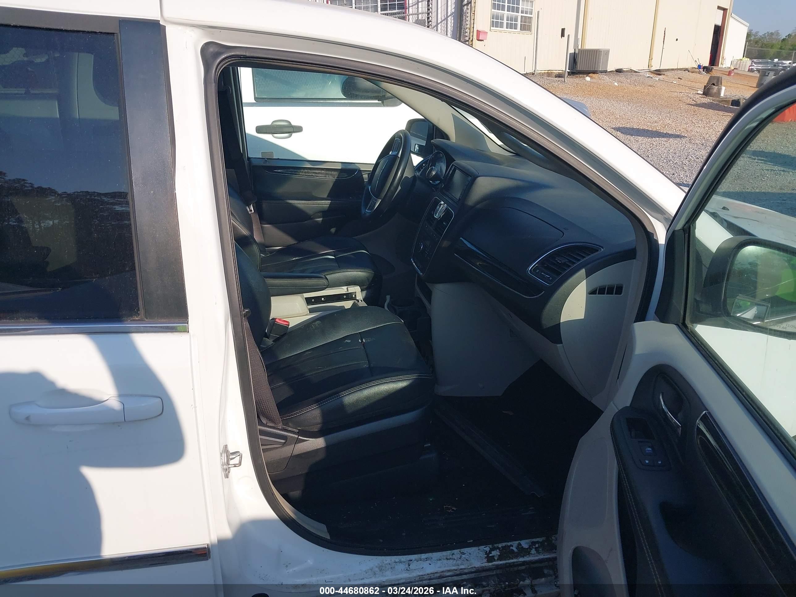 CHRYSLER TOWN image 5
