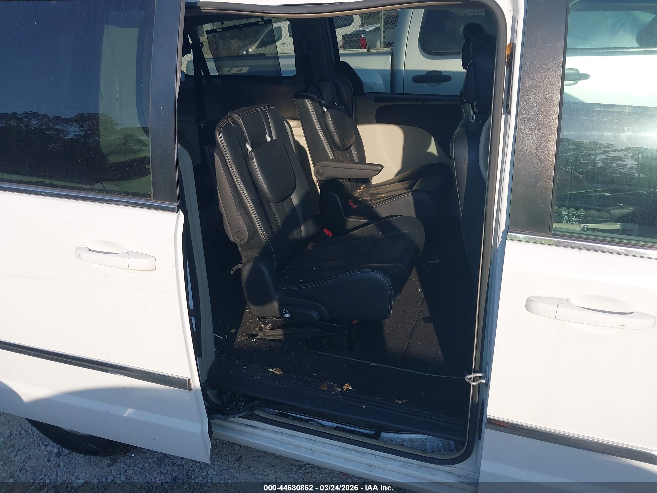 CHRYSLER TOWN image 8