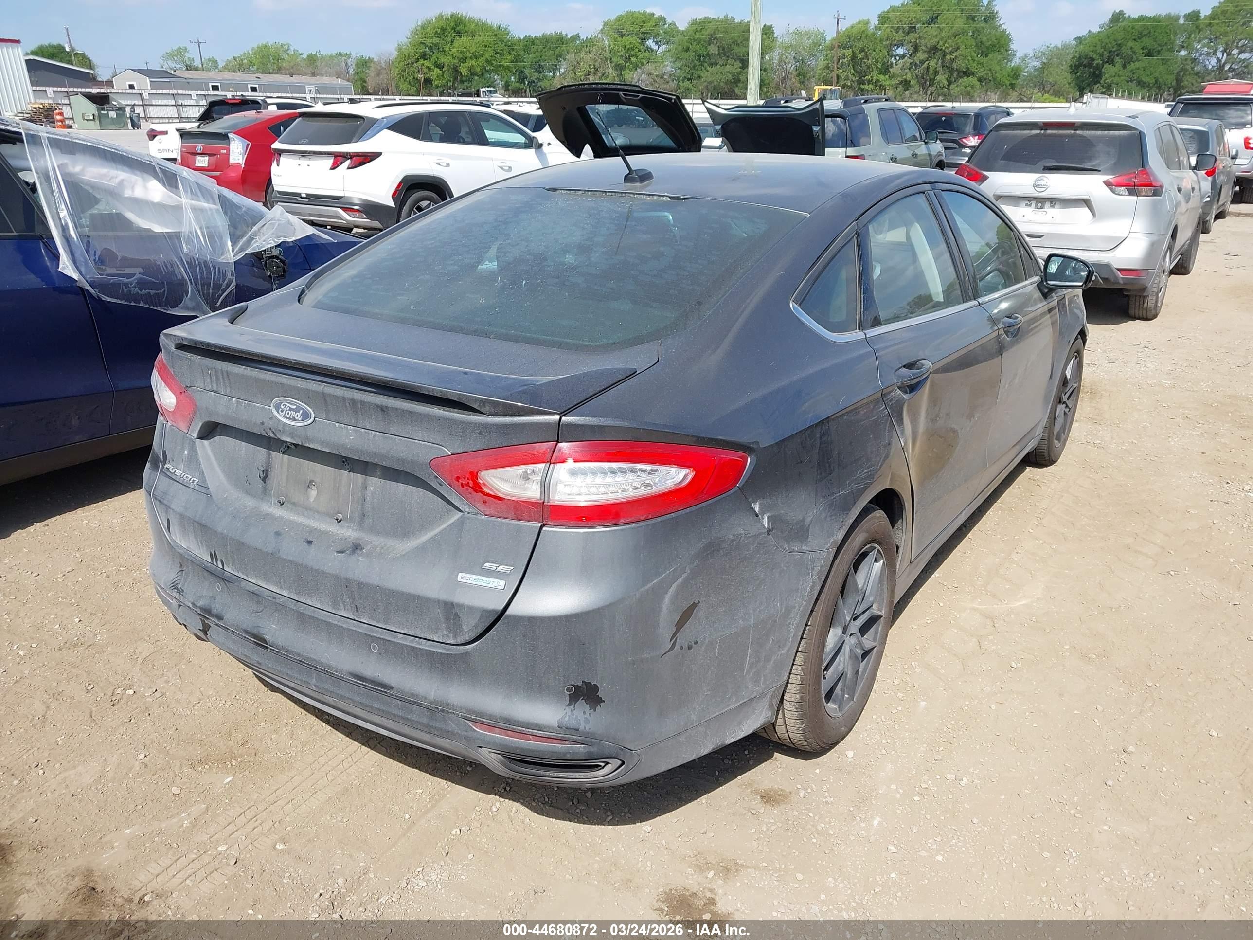 FORD FUSION image 4