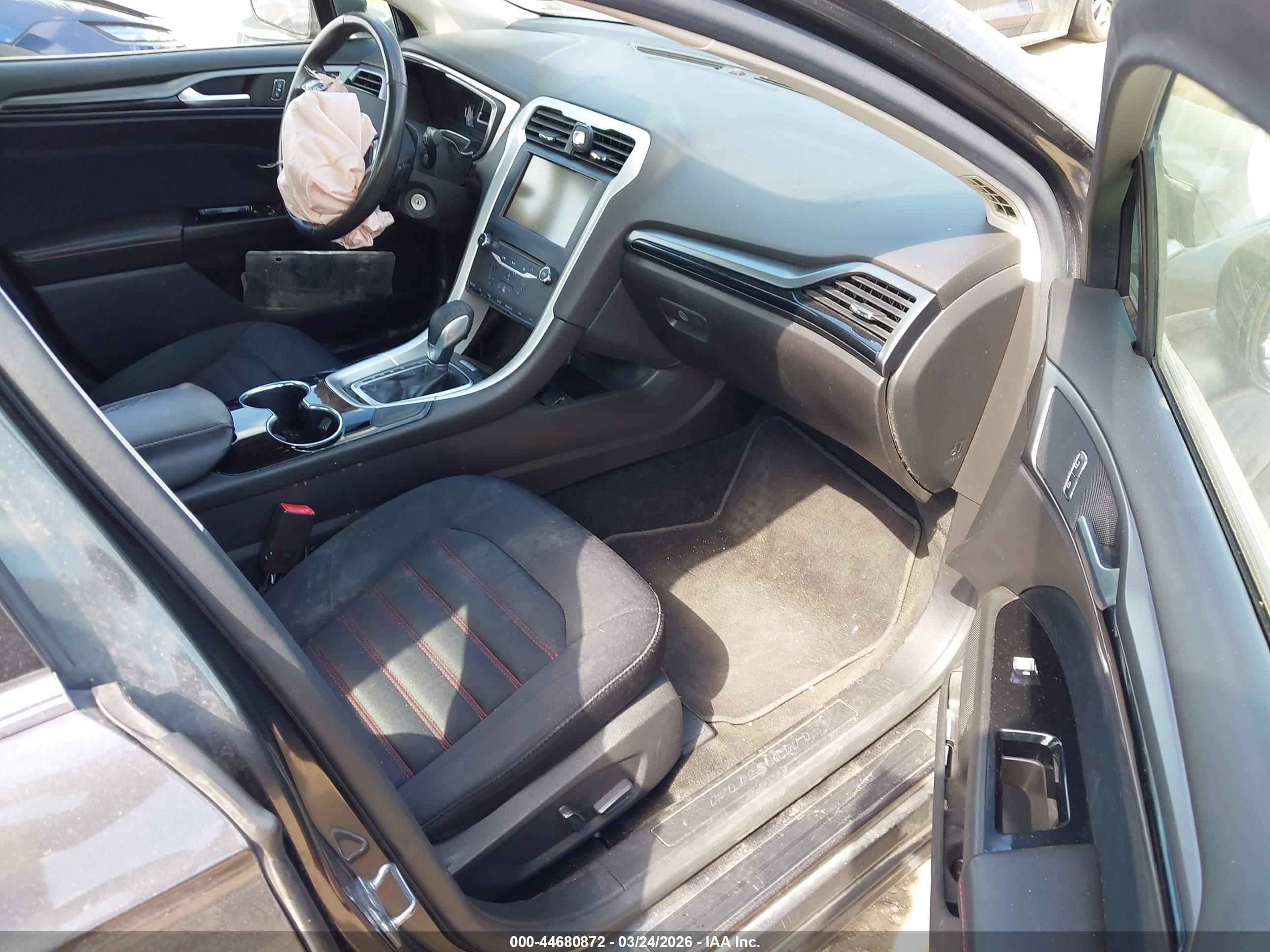 FORD FUSION image 5