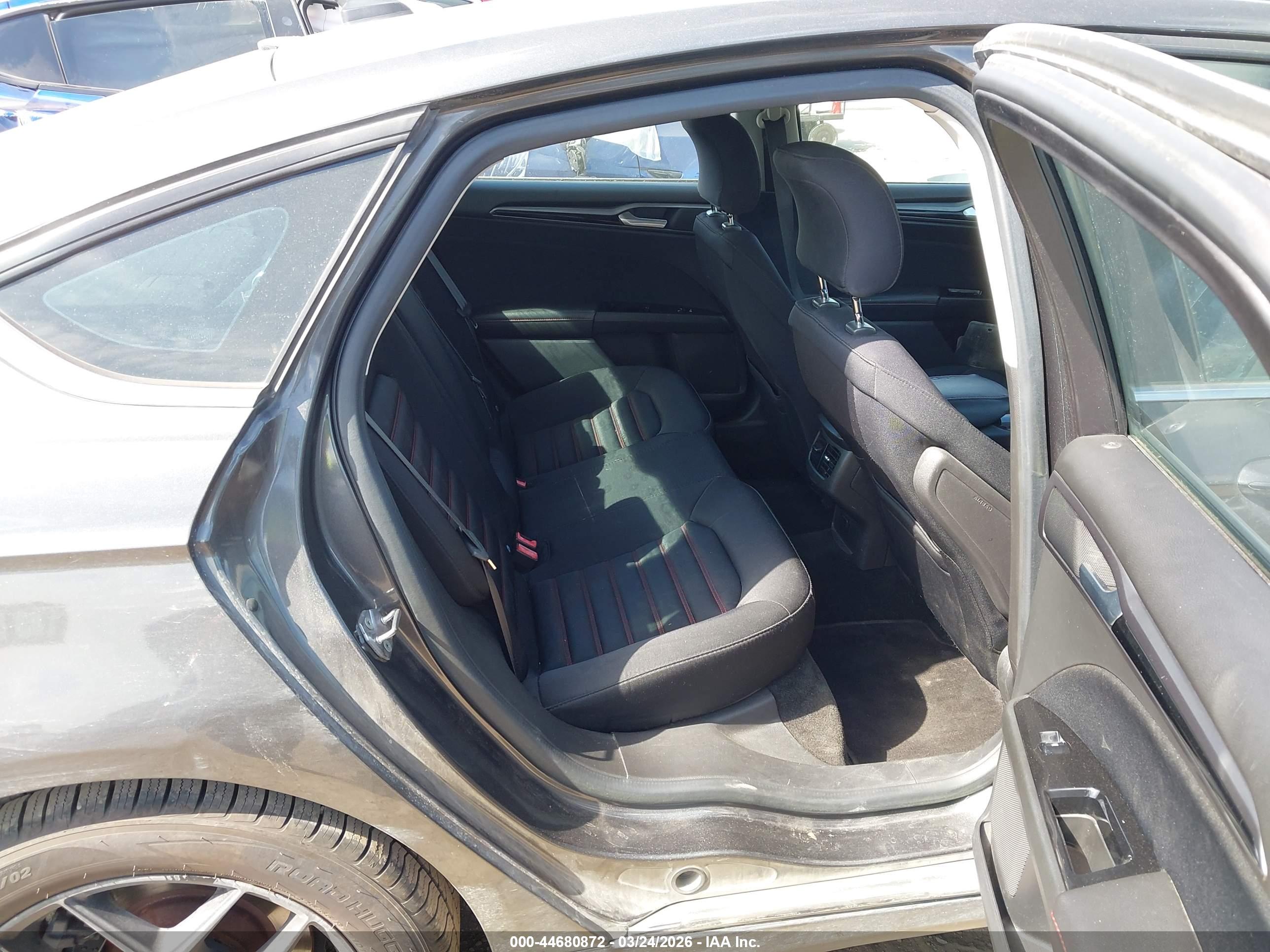 FORD FUSION image 8
