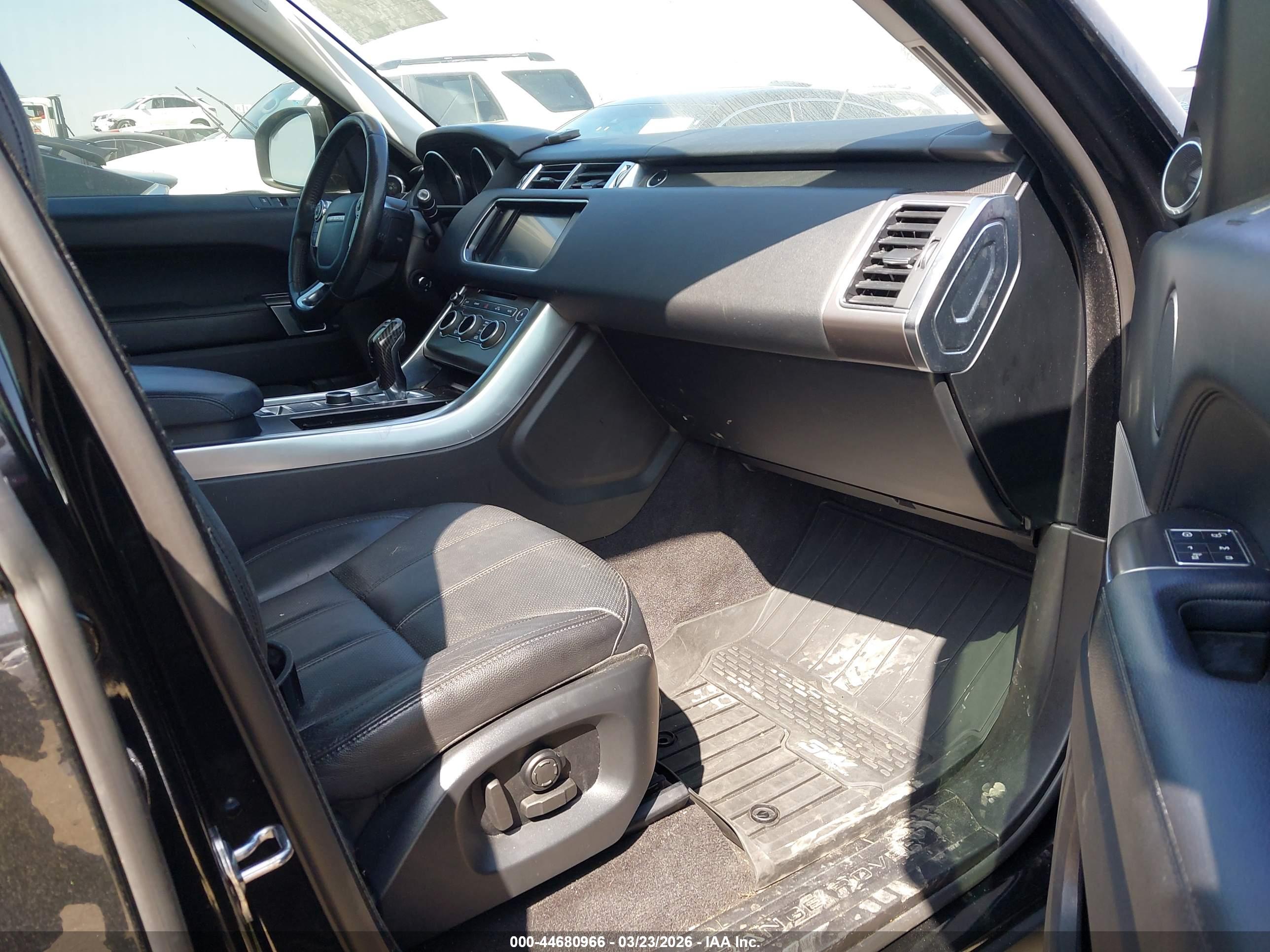 LAND ROVER image 5
