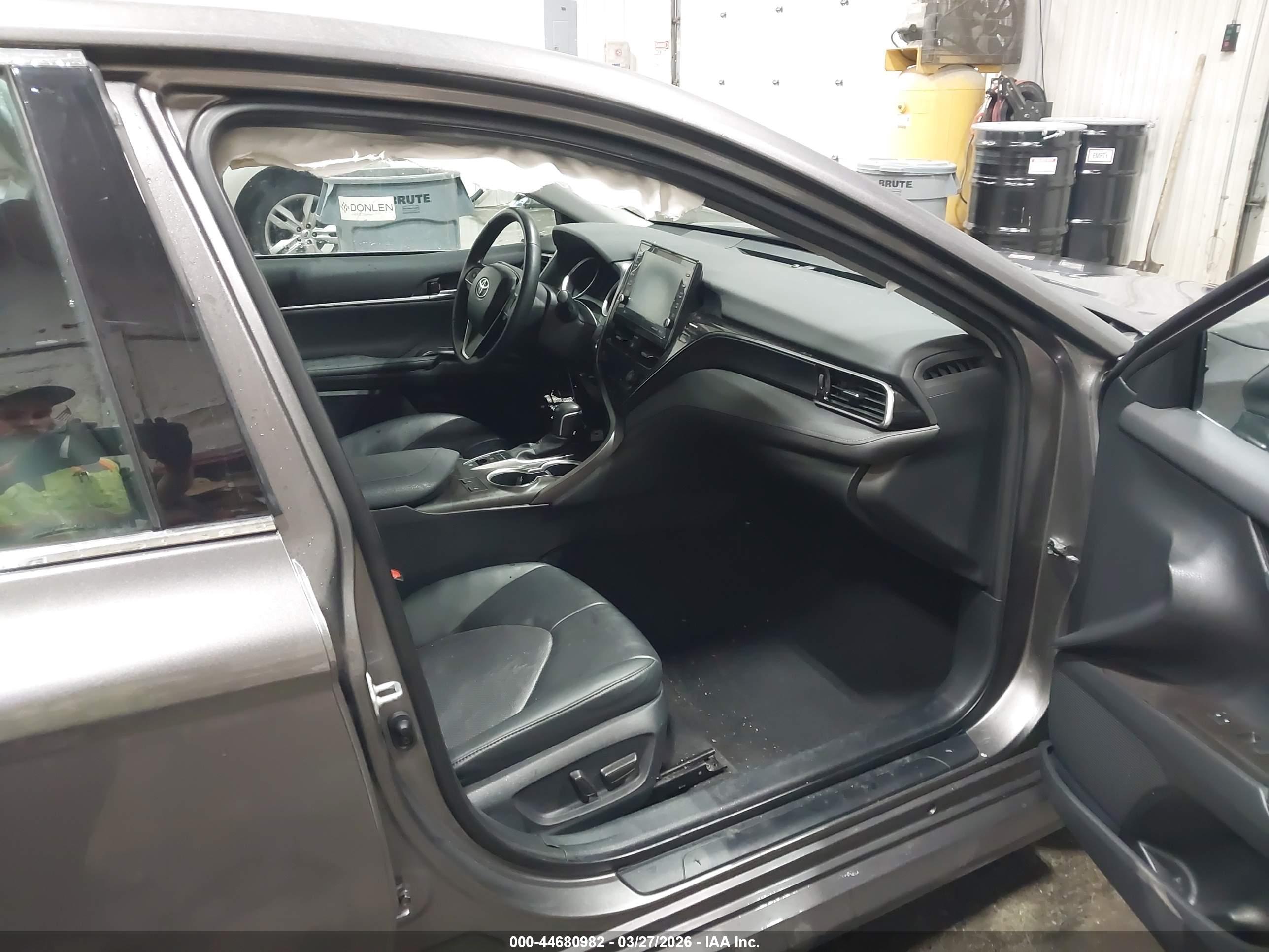 TOYOTA CAMRY image 5