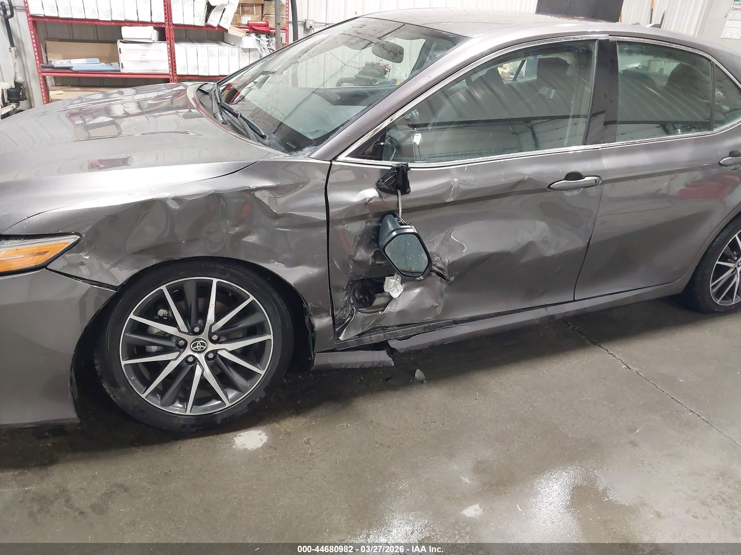 TOYOTA CAMRY image 6