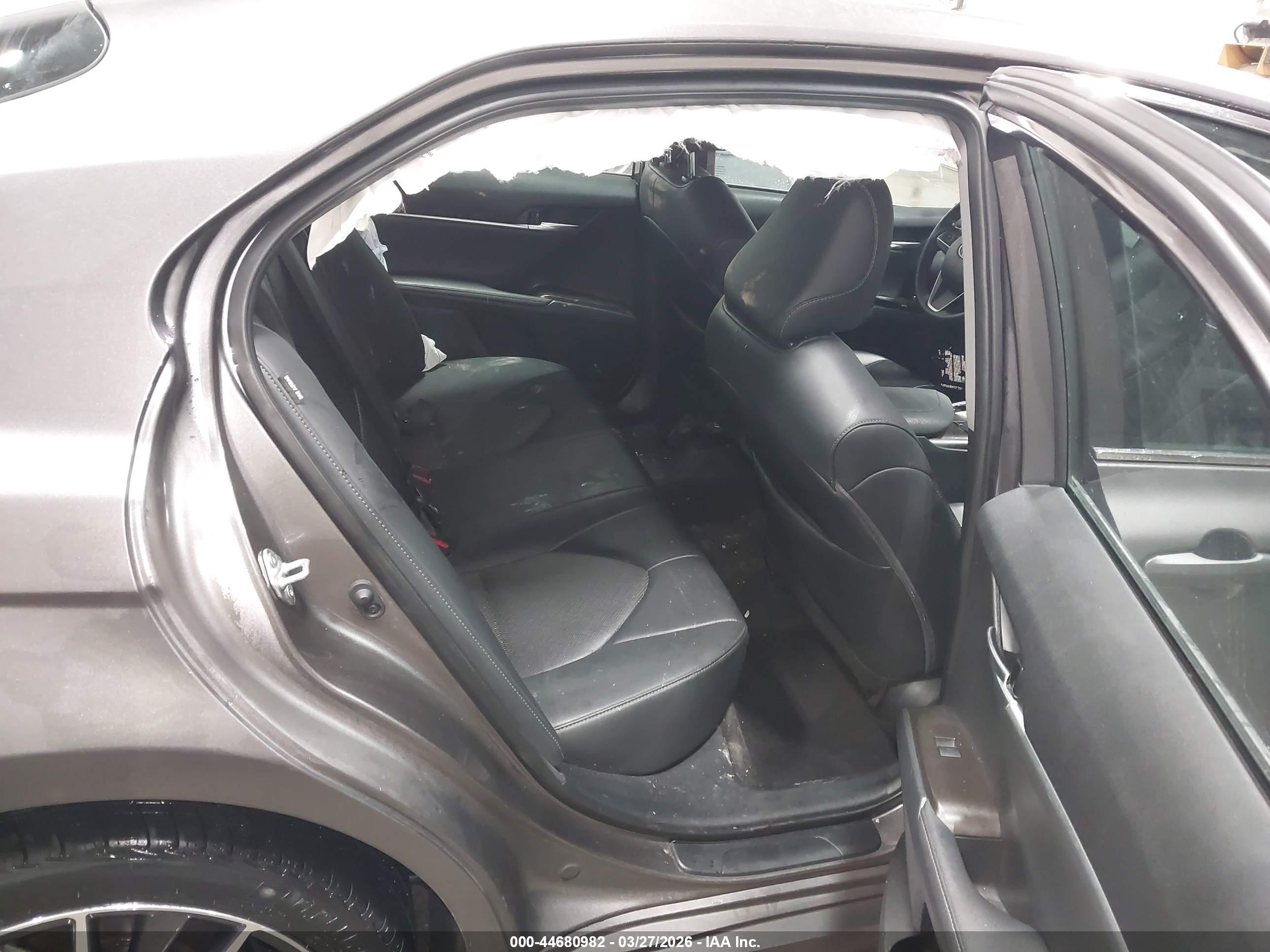 TOYOTA CAMRY image 8