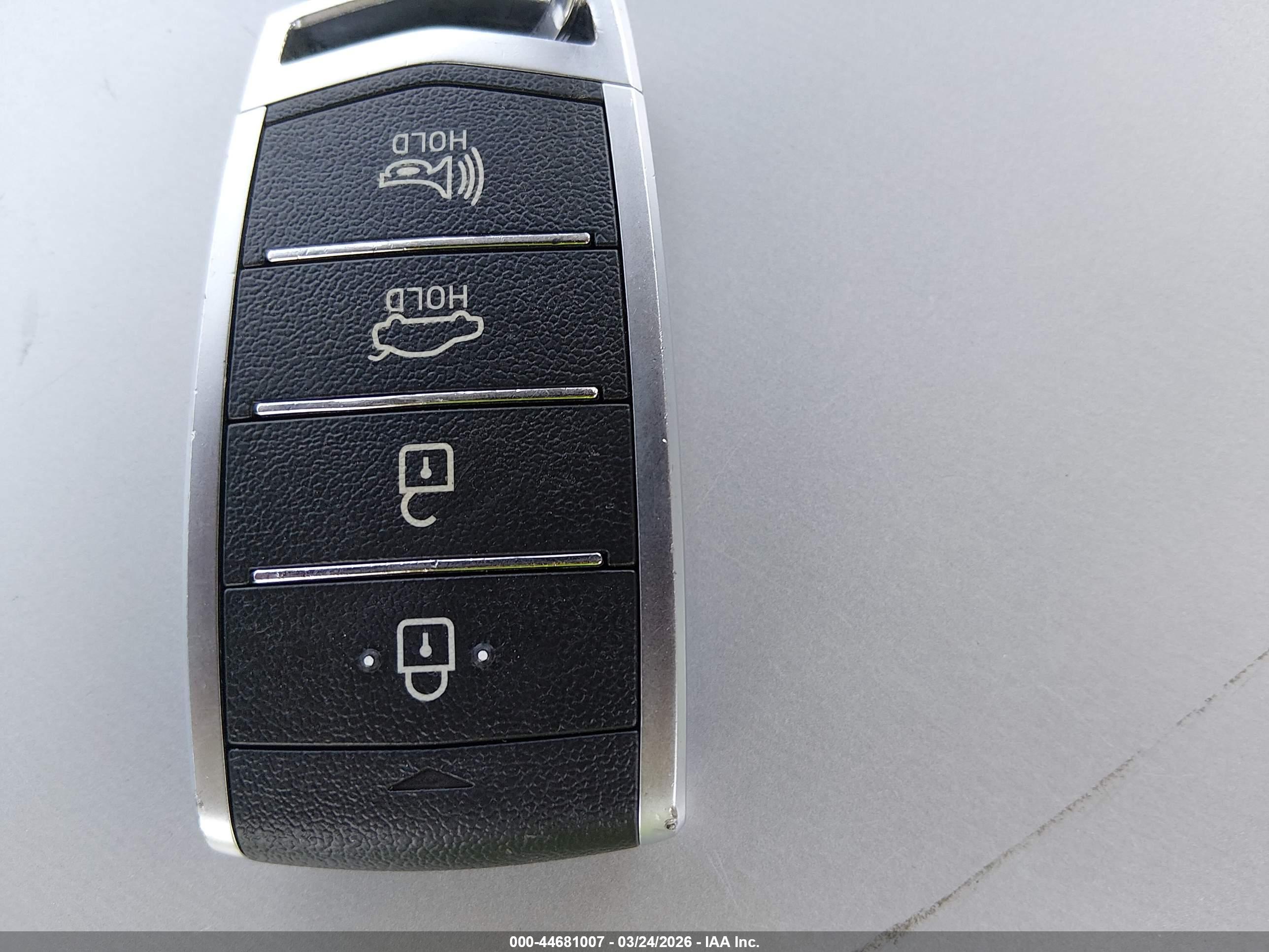 GENESIS G90 image 11