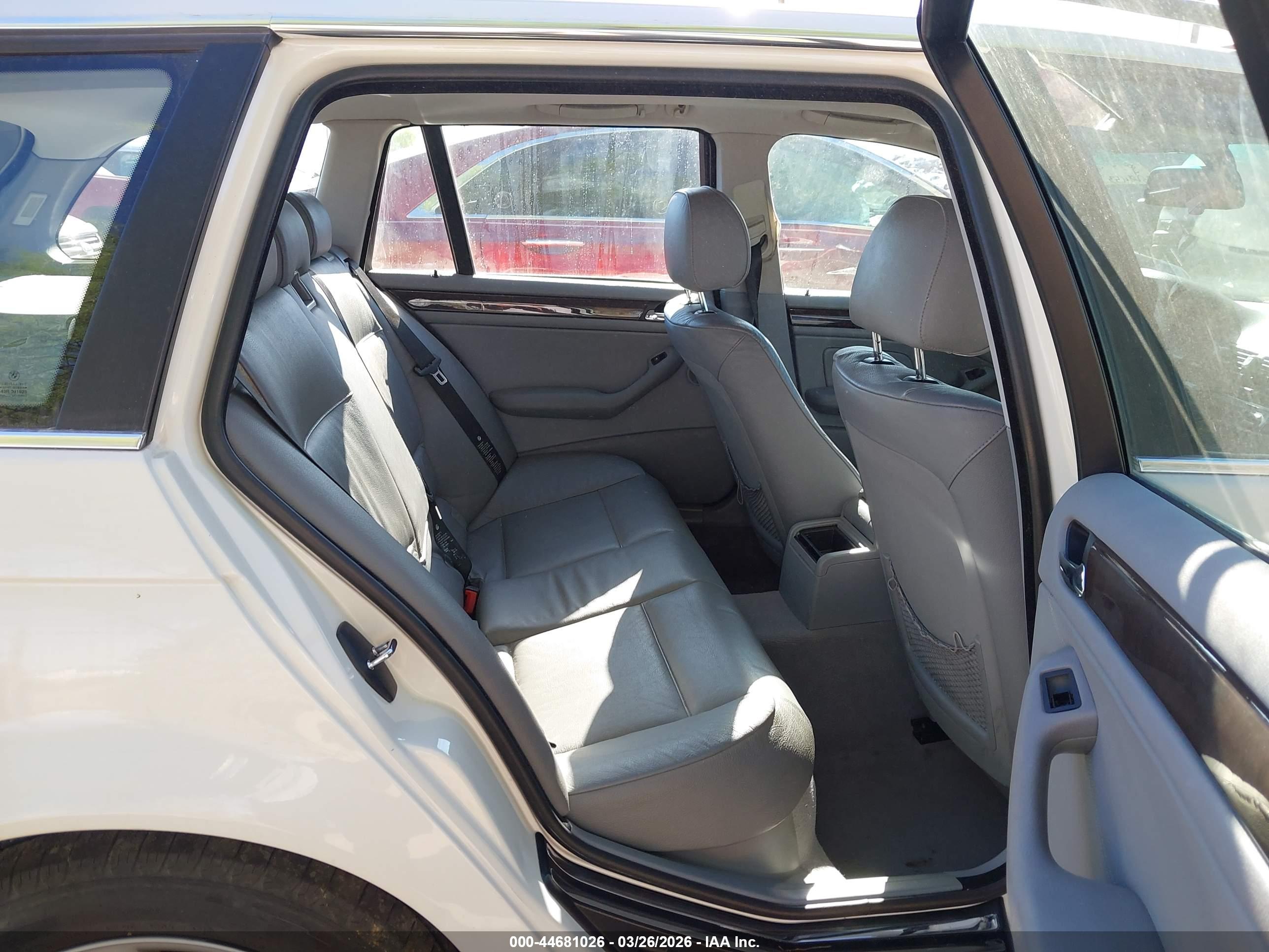 BMW 325XIT image 8