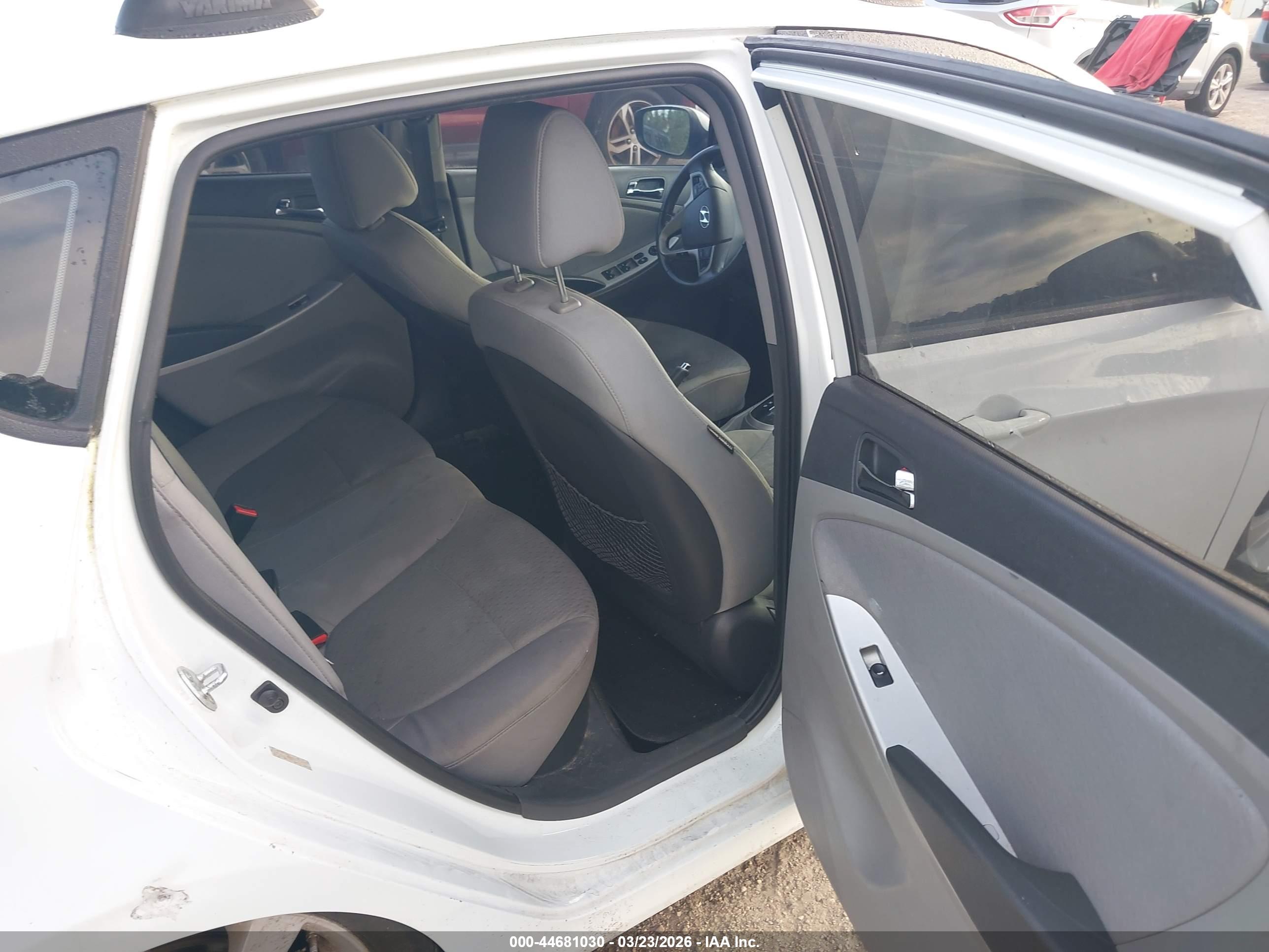 HYUNDAI ACCENT image 8