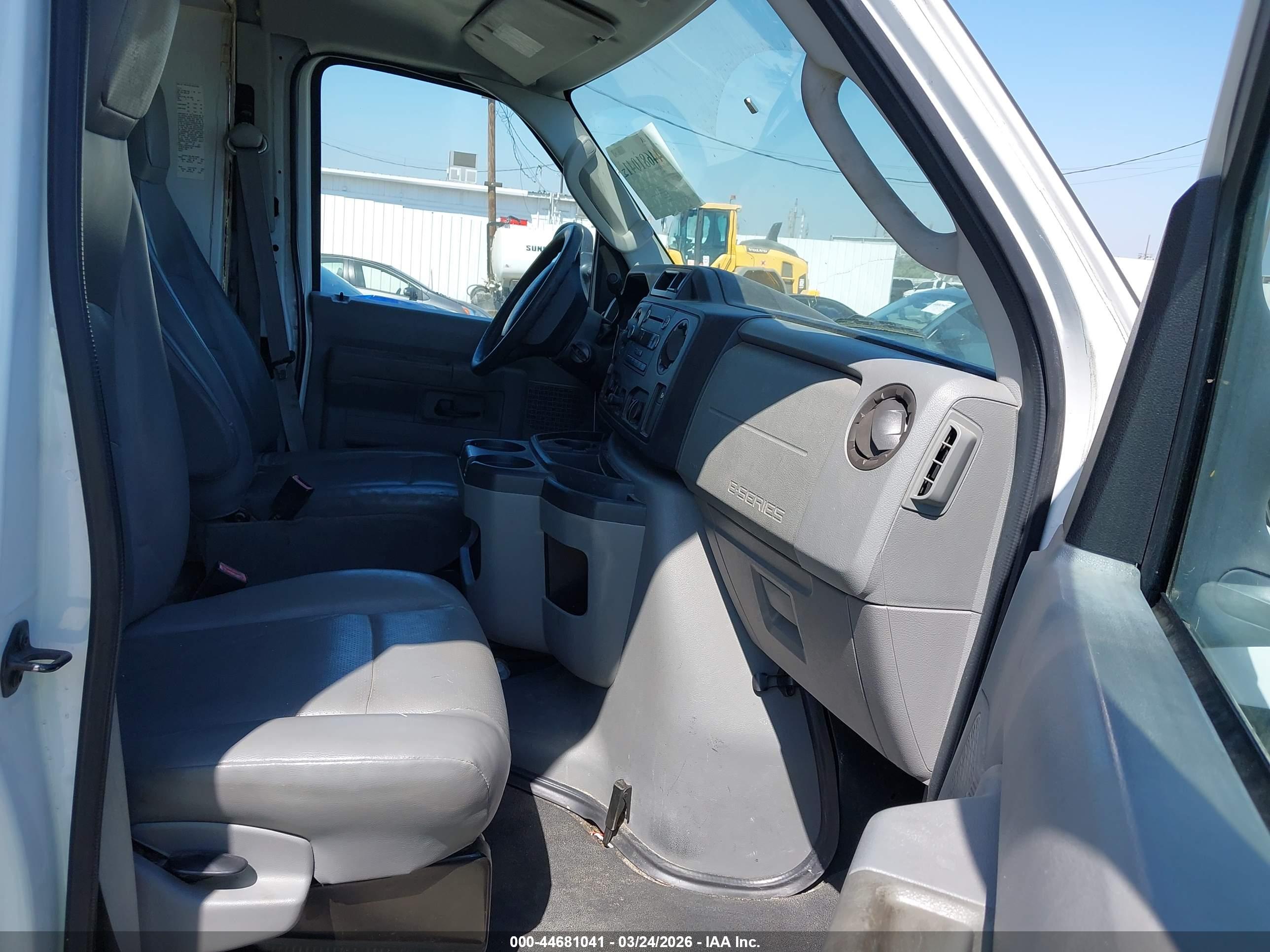 FORD E-350 image 8